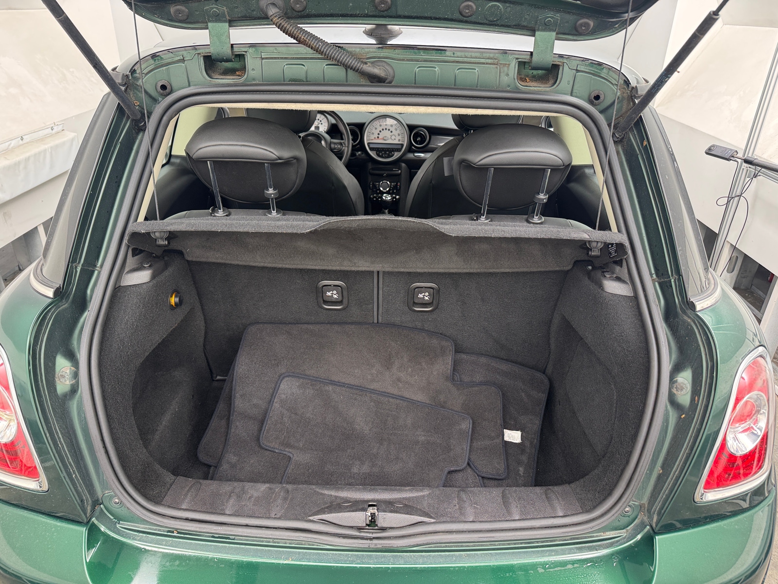 Thumbnail: 2013 MINI Cooper Hardtop - 6