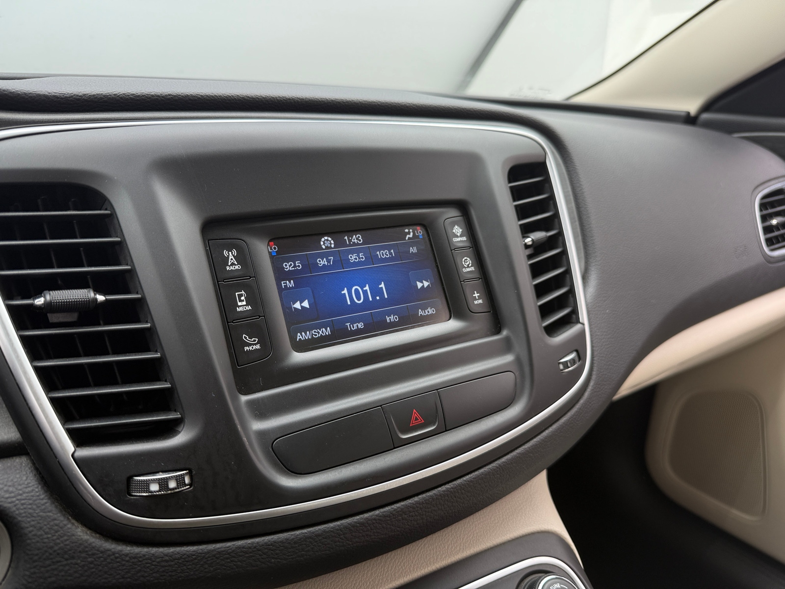 Thumbnail: 2015 Chrysler 200 - 4