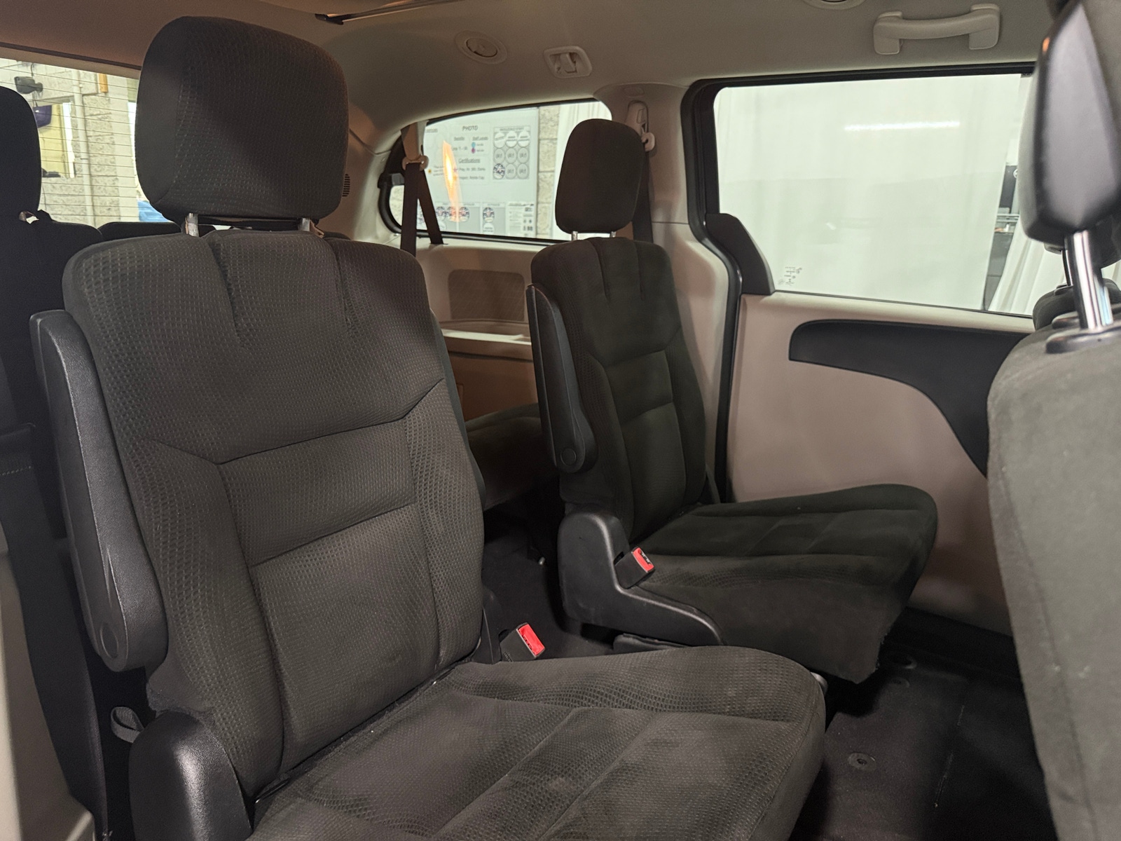 Thumbnail: 2016 Dodge Grand Caravan - 6