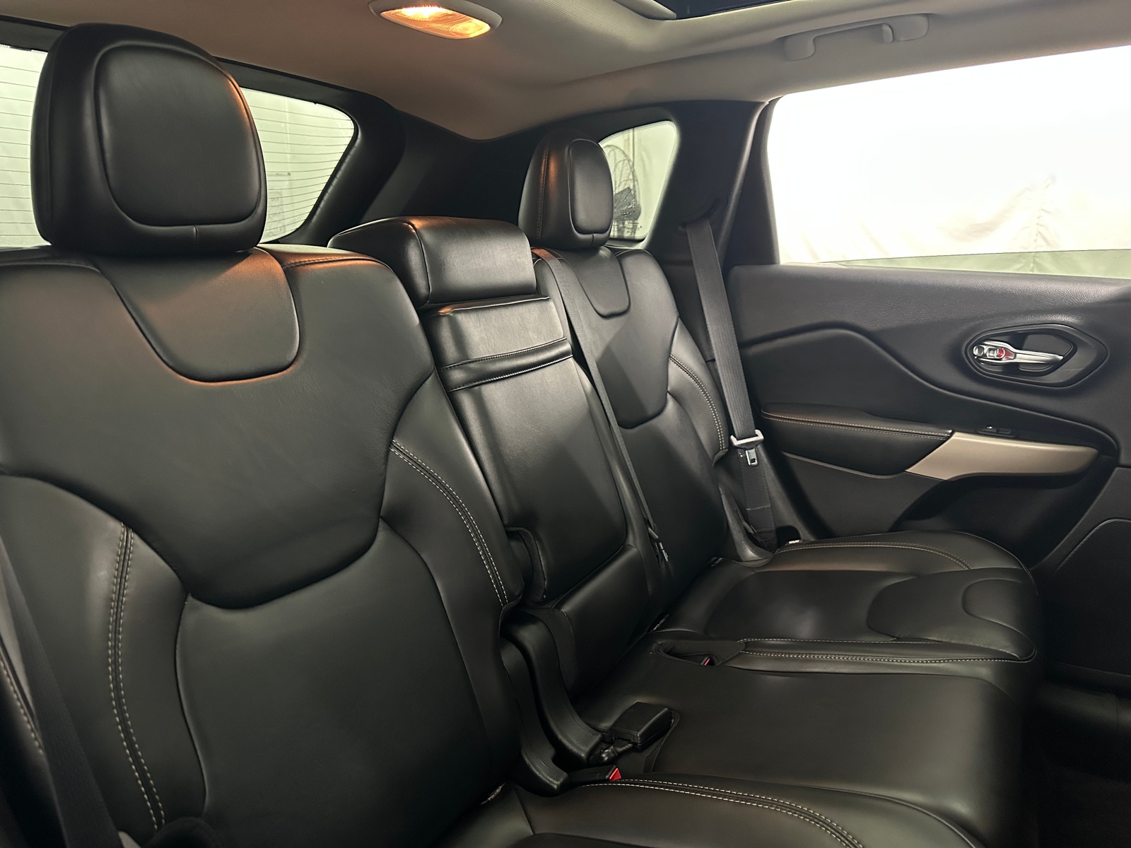 Thumbnail: 2017 Jeep Cherokee - 6