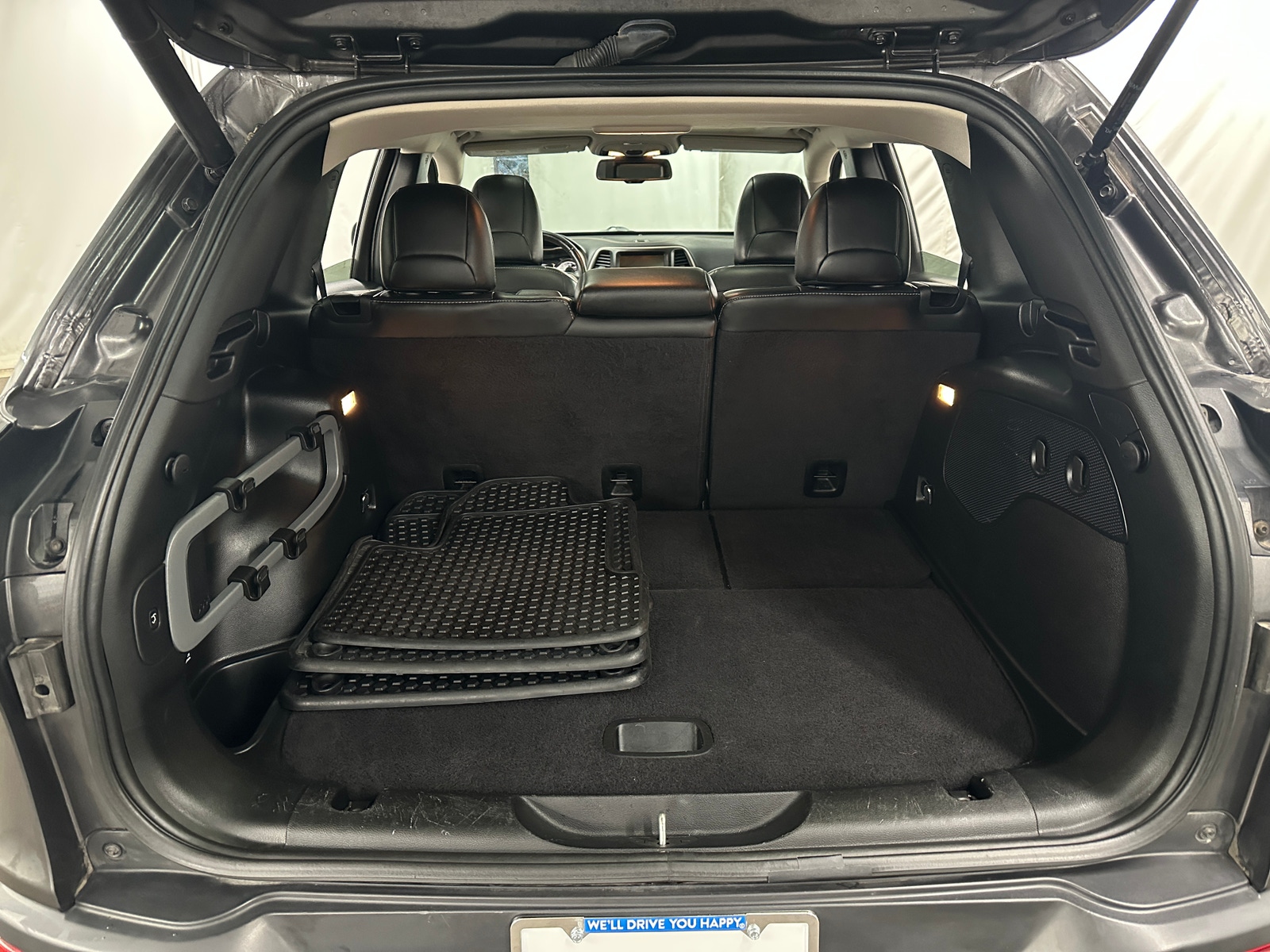 Thumbnail: 2017 Jeep Cherokee - 7