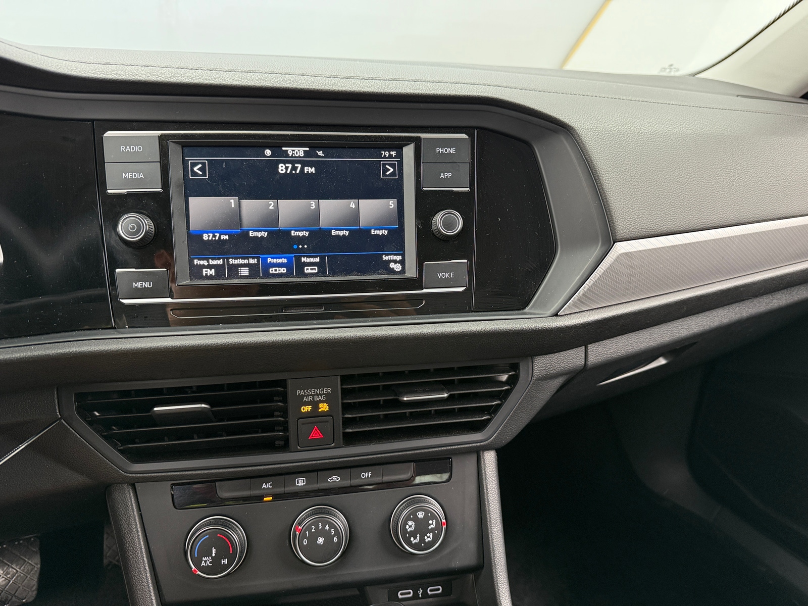 Thumbnail: 2022 Volkswagen Jetta - 4