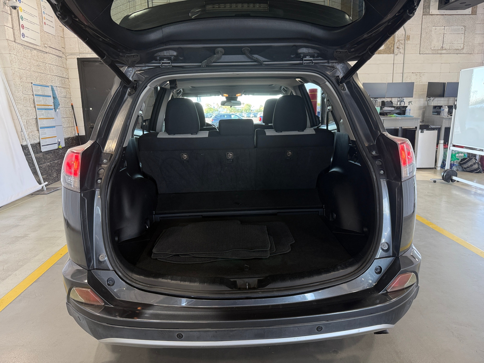 Thumbnail: 2016 Toyota RAV4 - 7