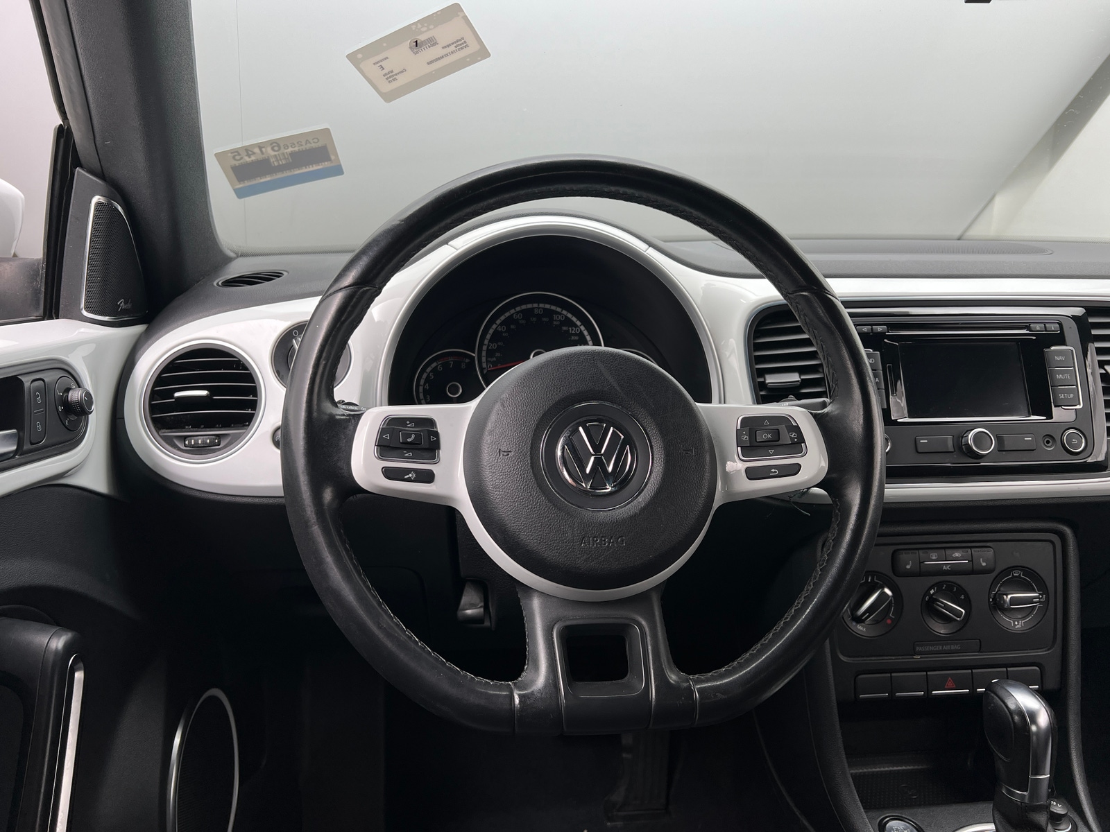 Thumbnail: 2015 Volkswagen Beetle - 4