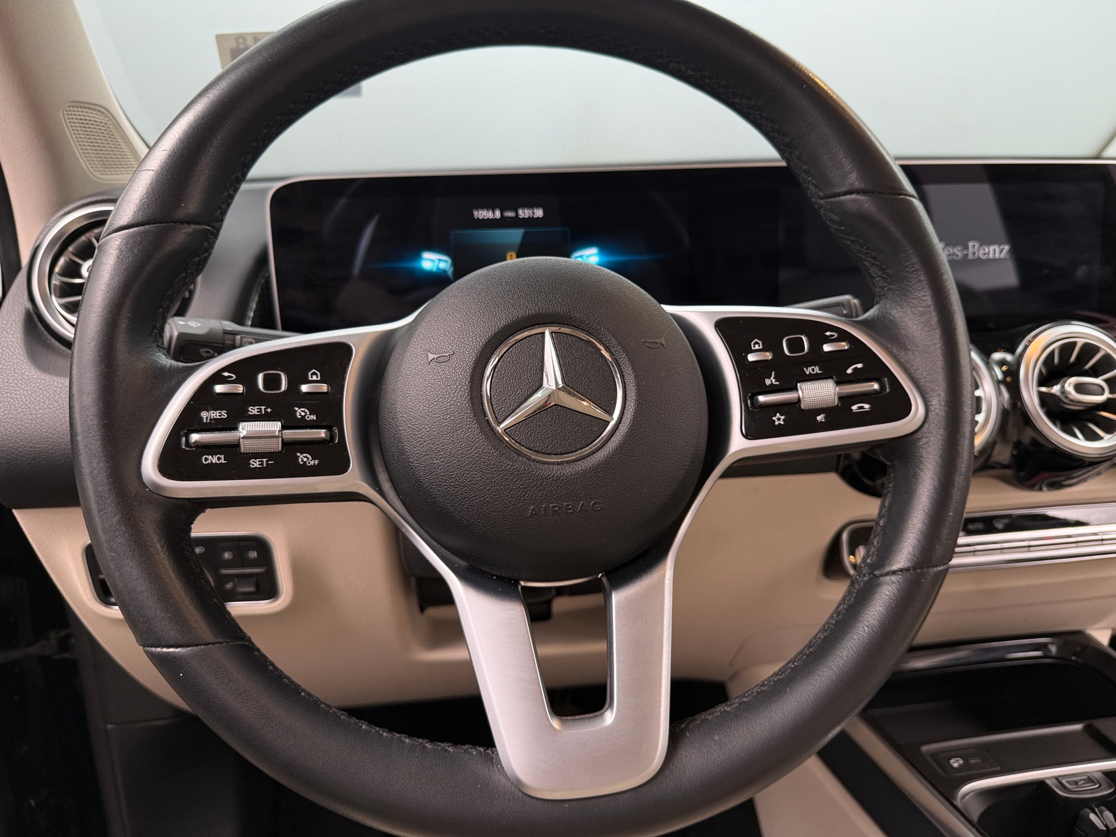 Thumbnail: 2020 Mercedes-Benz GLB - 4