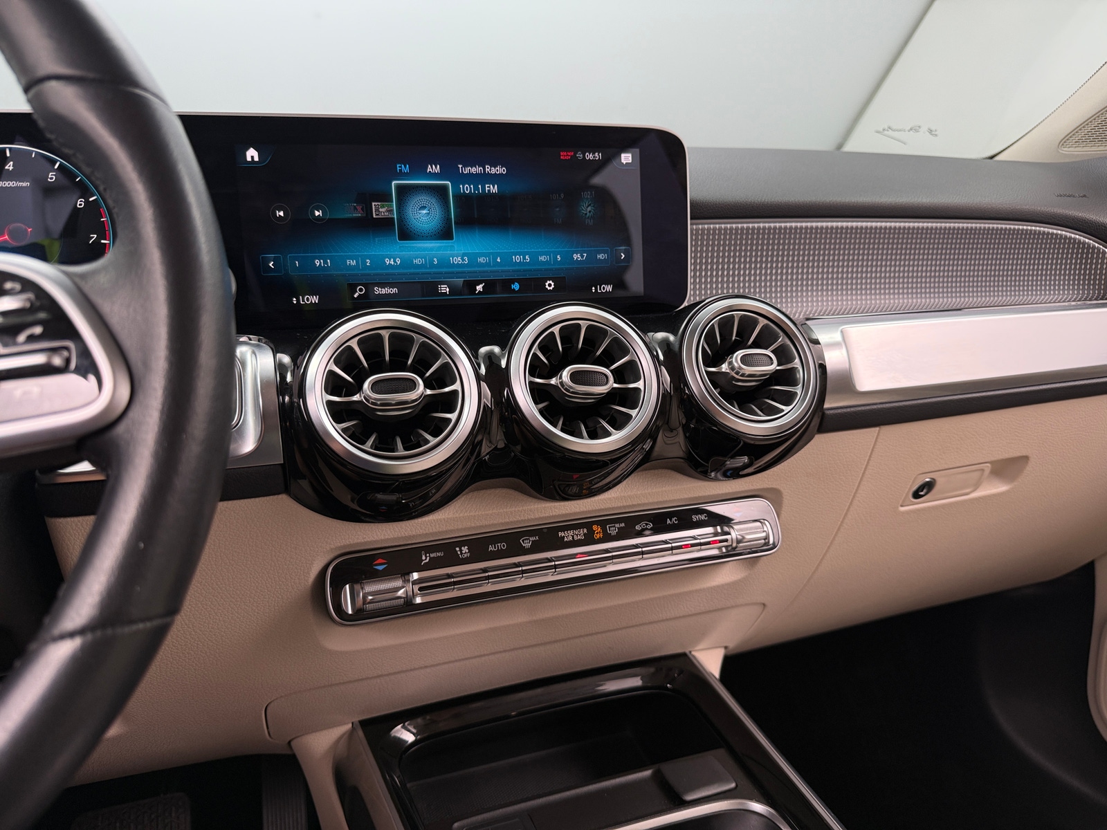 Thumbnail: 2020 Mercedes-Benz GLB - 3