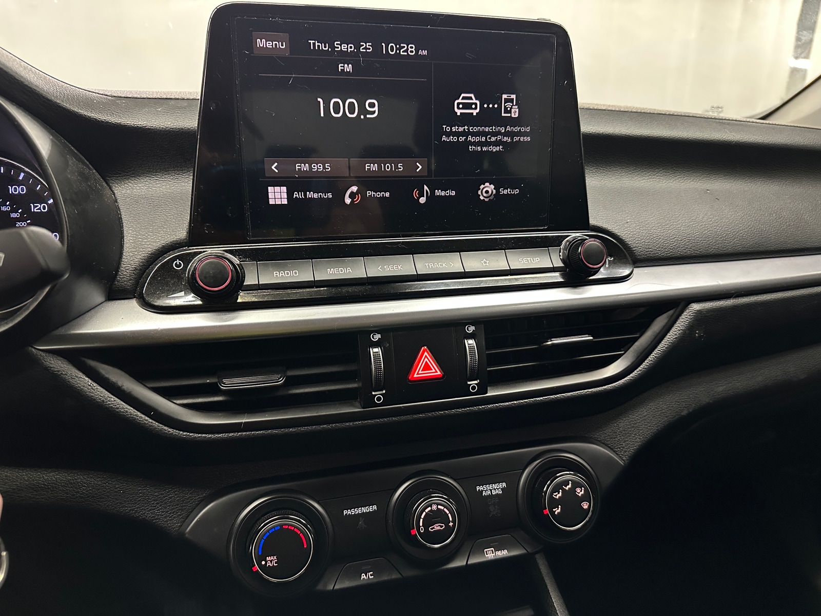 Thumbnail: 2023 Kia Forte - 4