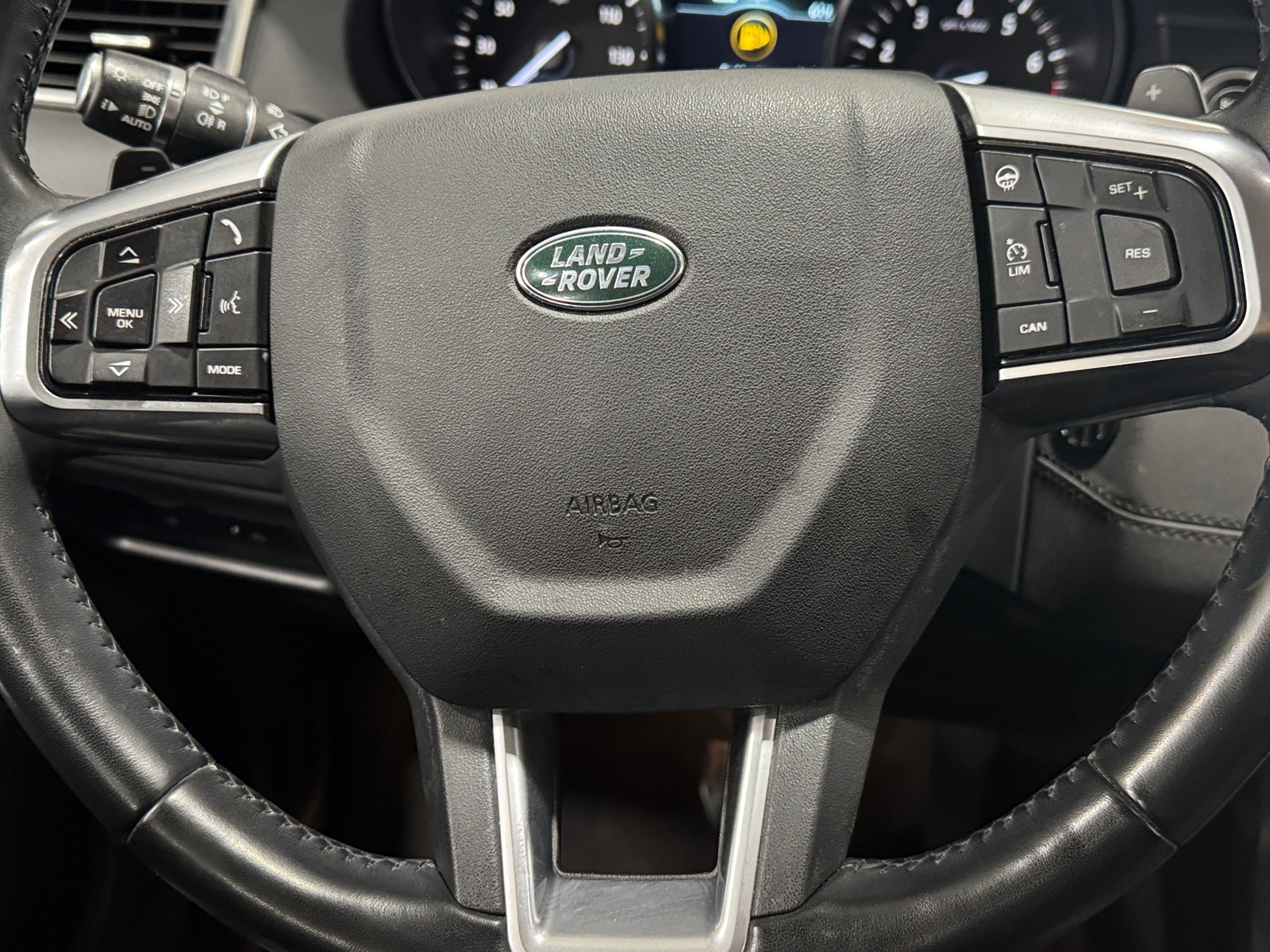 Thumbnail: 2018 Land Rover Discovery Sport - 4