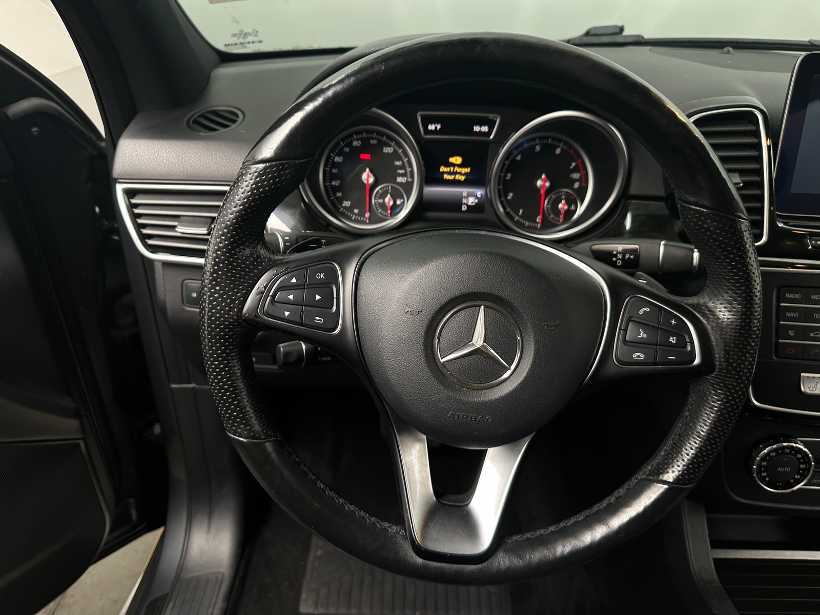 Thumbnail: 2017 Mercedes-Benz GLE - 4