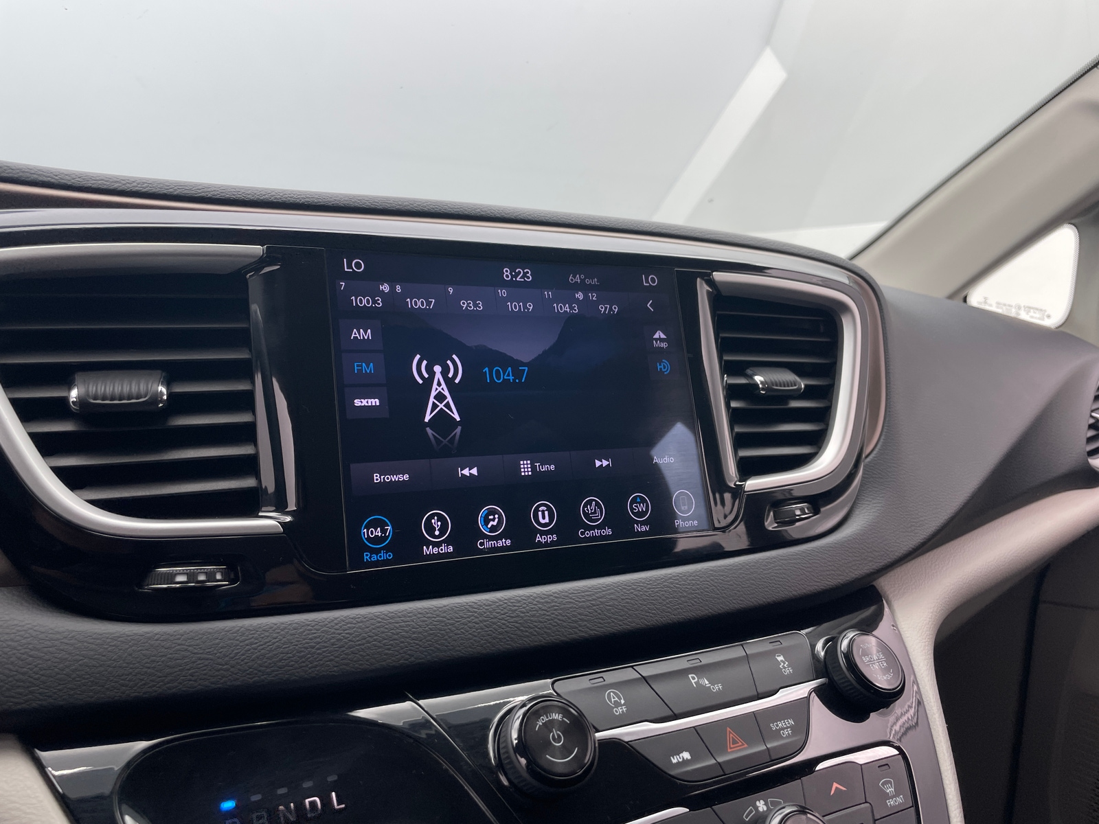 Thumbnail: 2018 Chrysler Pacifica - 3
