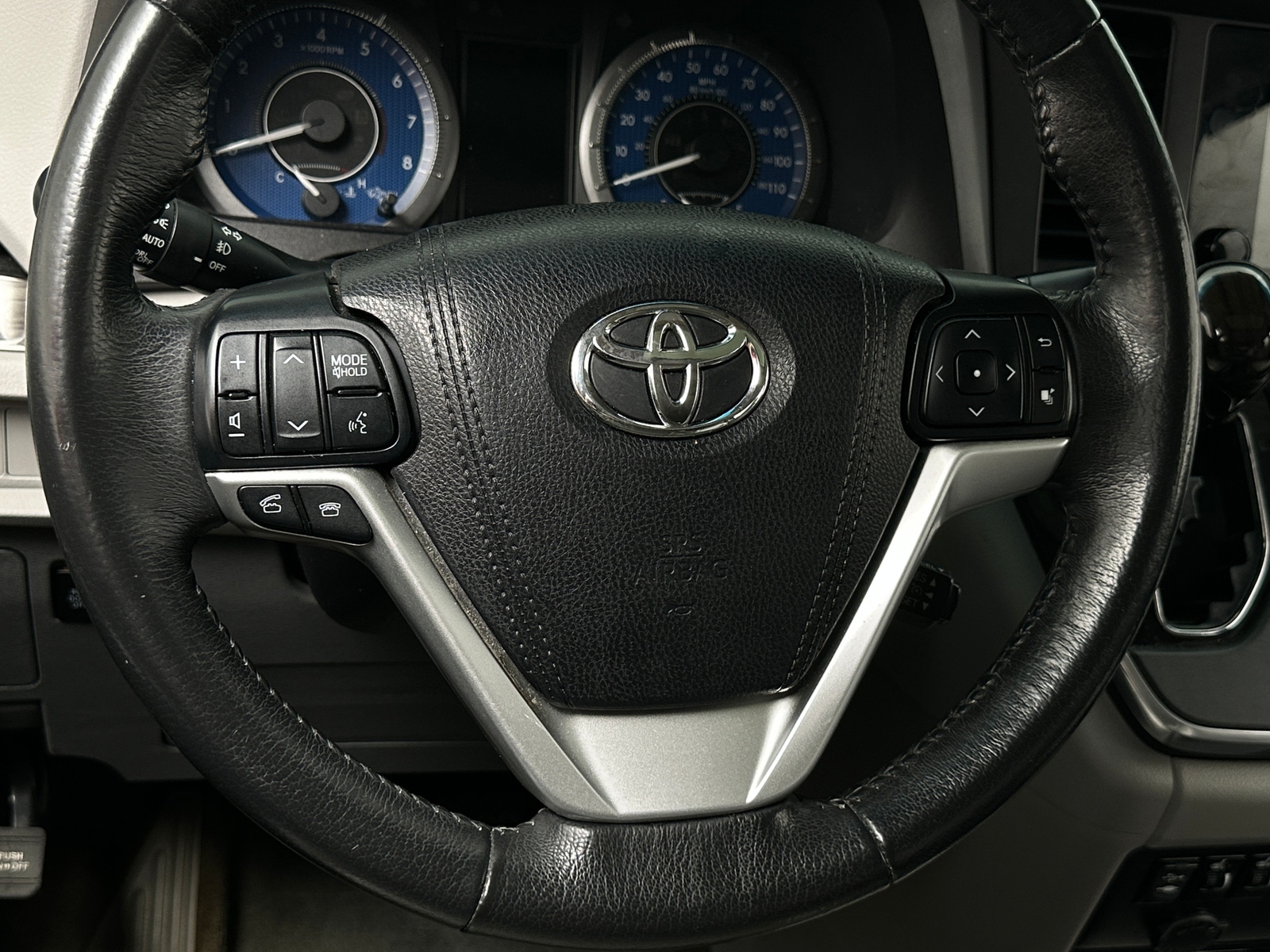 Thumbnail: 2016 Toyota Sienna - 4