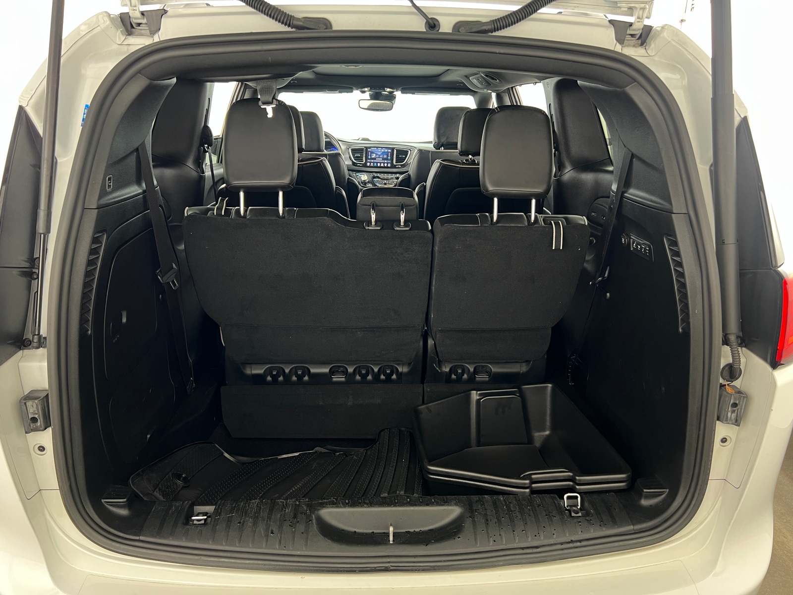 Thumbnail: 2019 Chrysler Pacifica - 6