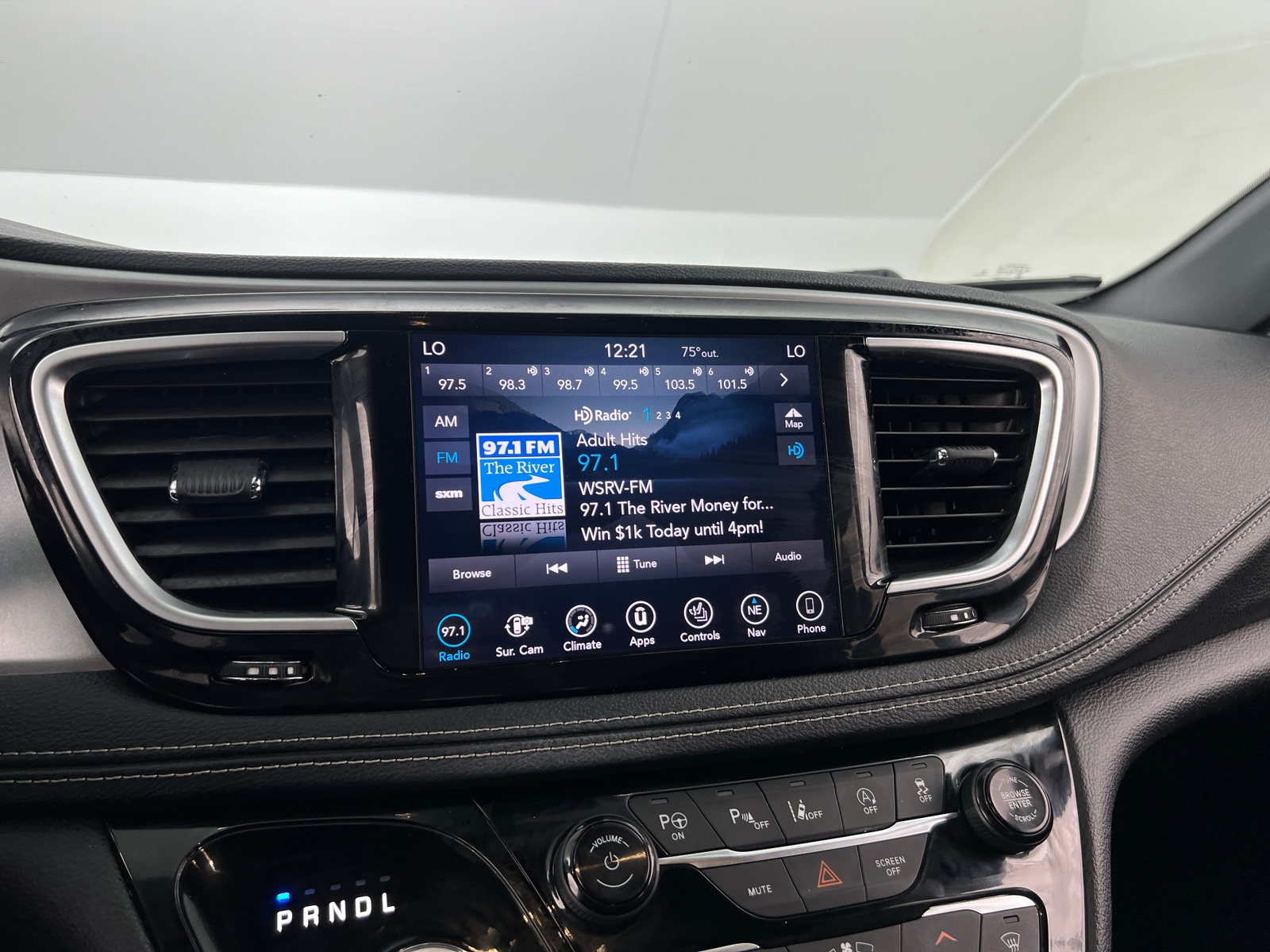 Thumbnail: 2019 Chrysler Pacifica - 3