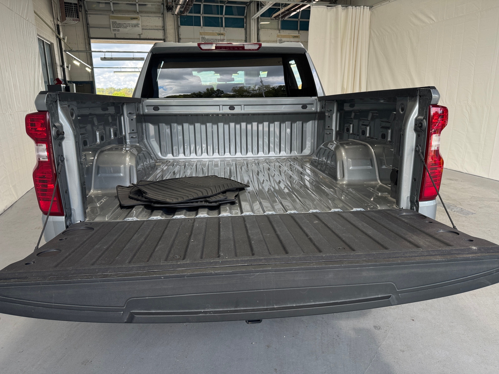 Thumbnail: 2023 Chevrolet Silverado 1500 - 7