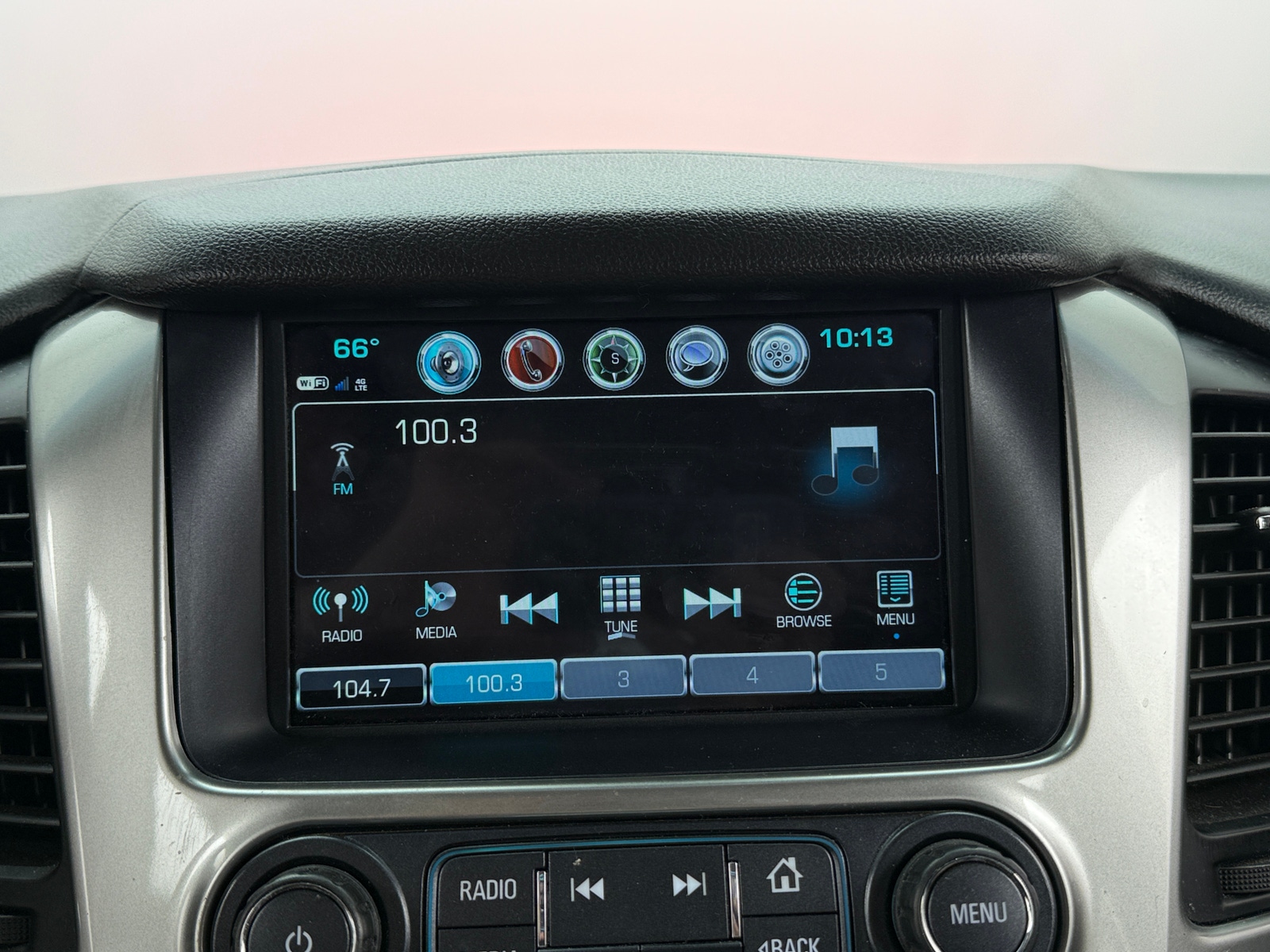 Thumbnail: 2019 Chevrolet Suburban - 3