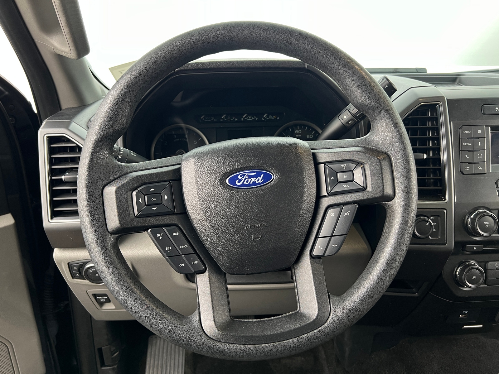 Thumbnail: 2018 Ford Econoline - 5