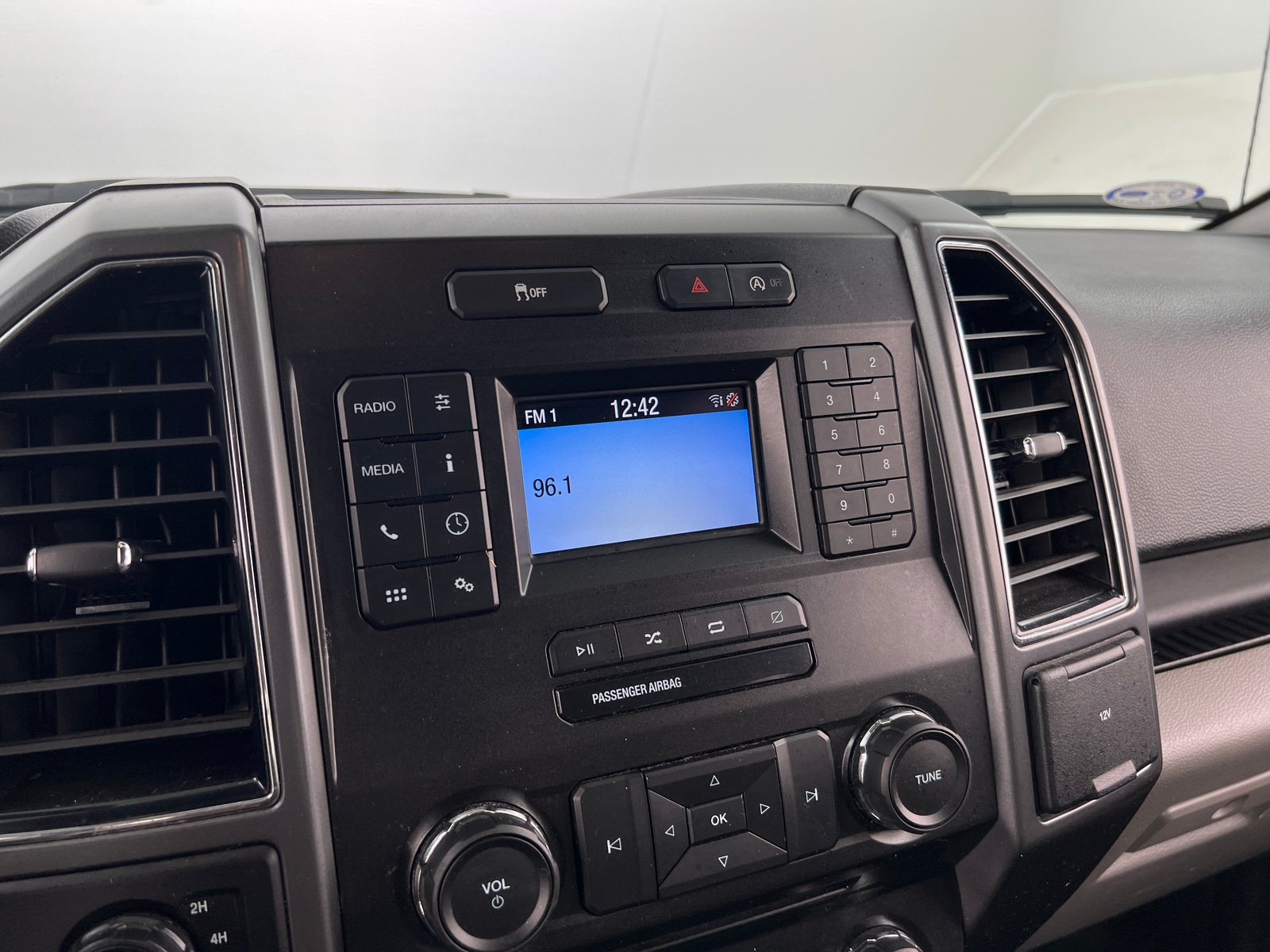 Thumbnail: 2018 Ford Econoline - 4