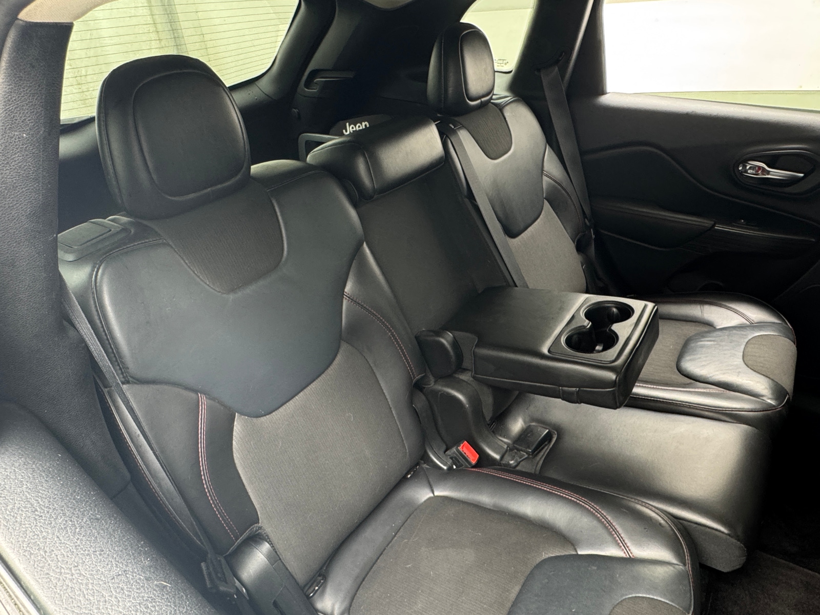 Thumbnail: 2017 Jeep Cherokee - 6