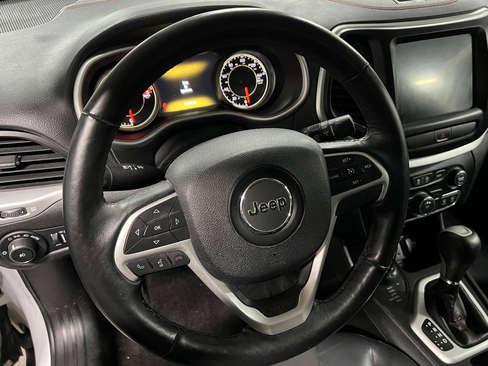 Thumbnail: 2017 Jeep Cherokee - 5