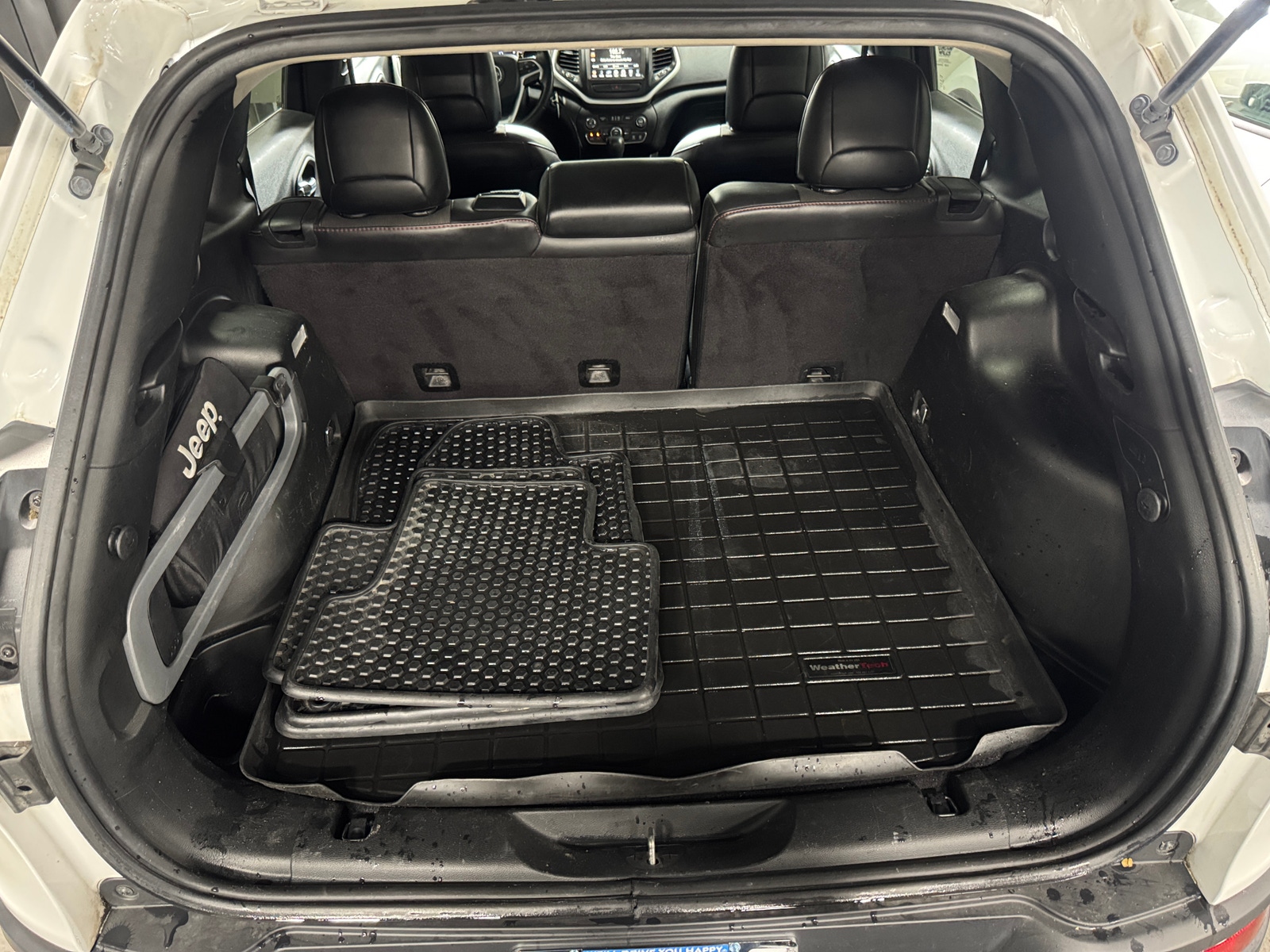 Thumbnail: 2017 Jeep Cherokee - 7