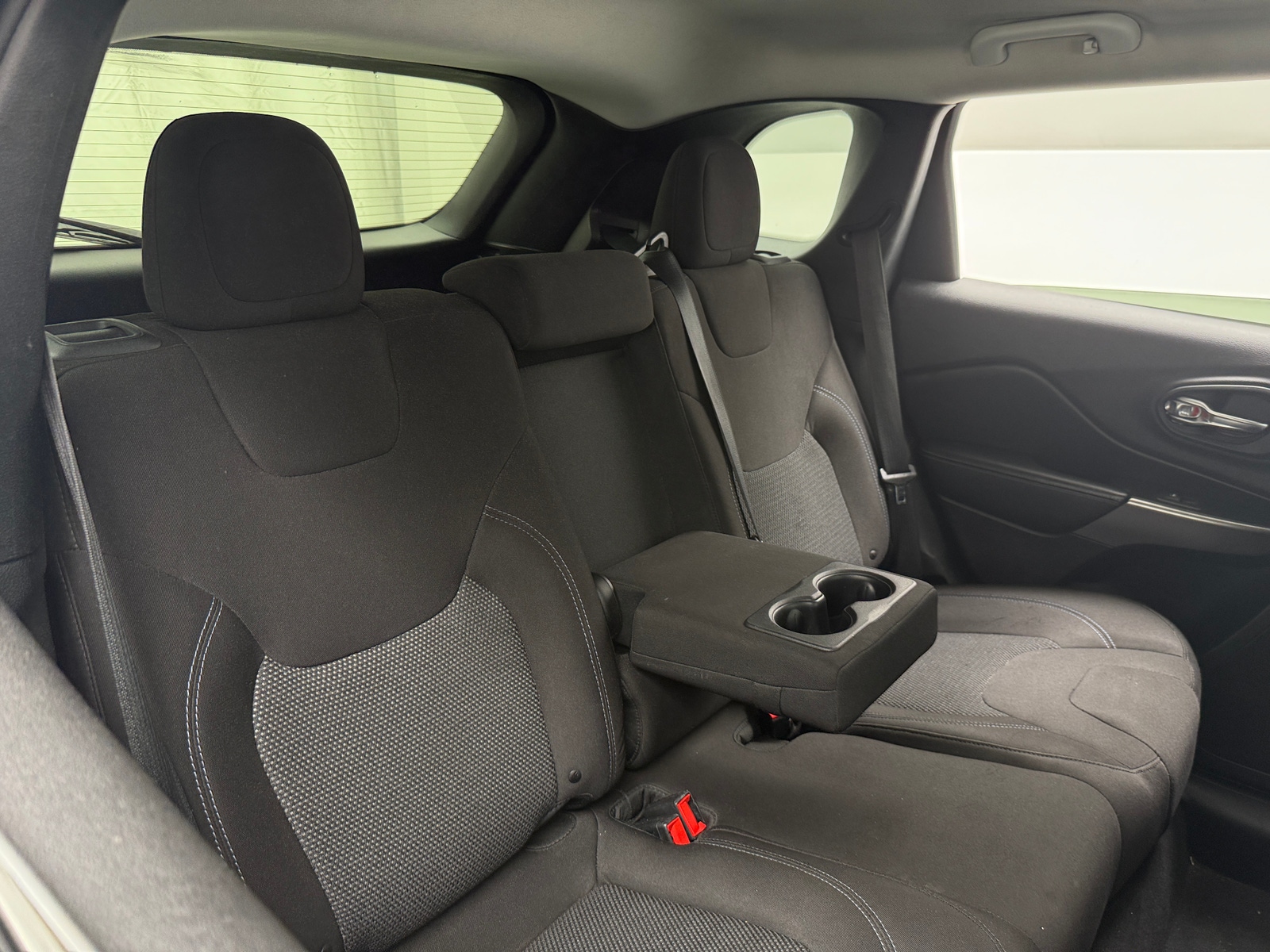 Thumbnail: 2019 Jeep Cherokee - 6