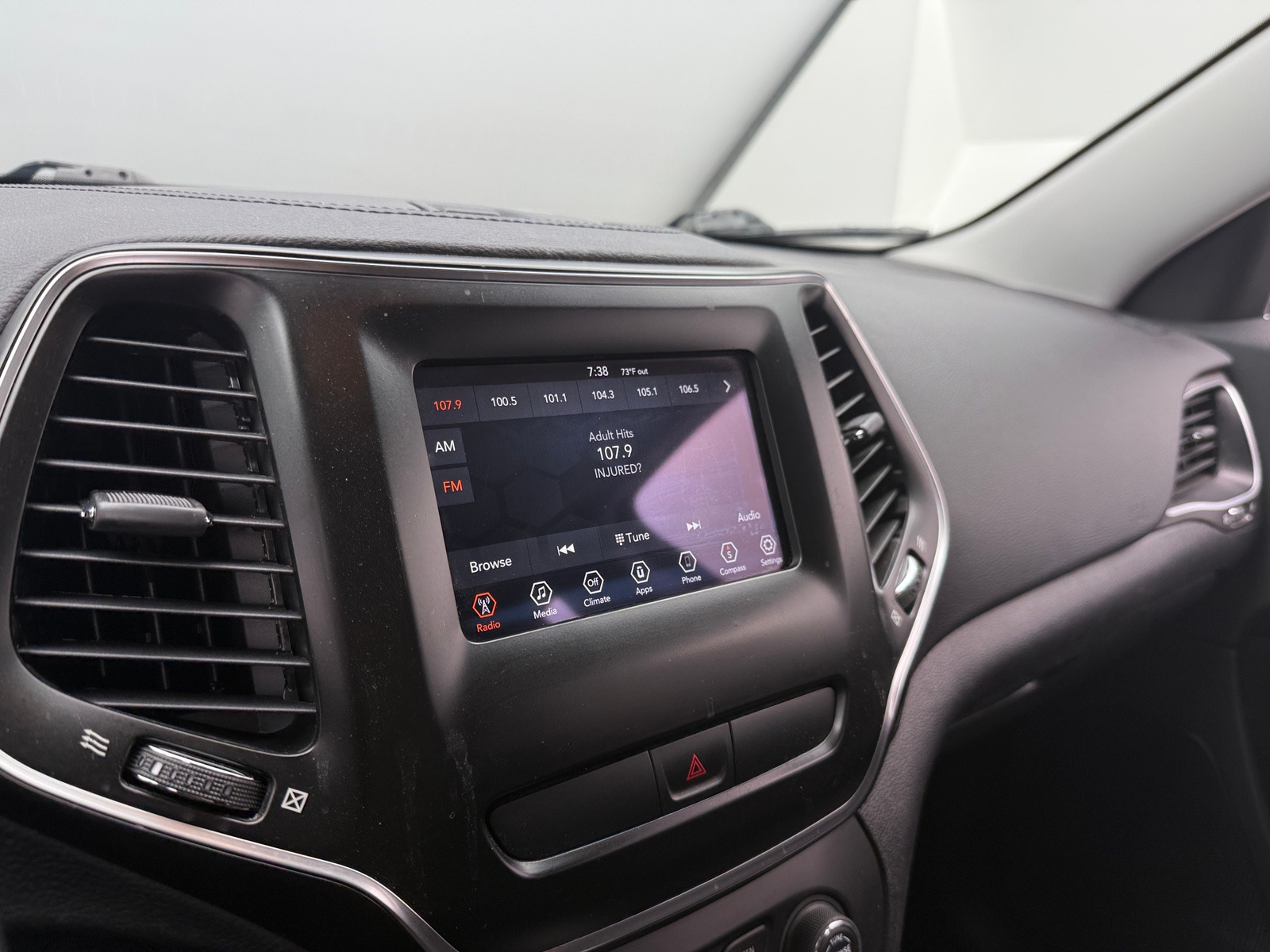 Thumbnail: 2019 Jeep Cherokee - 4