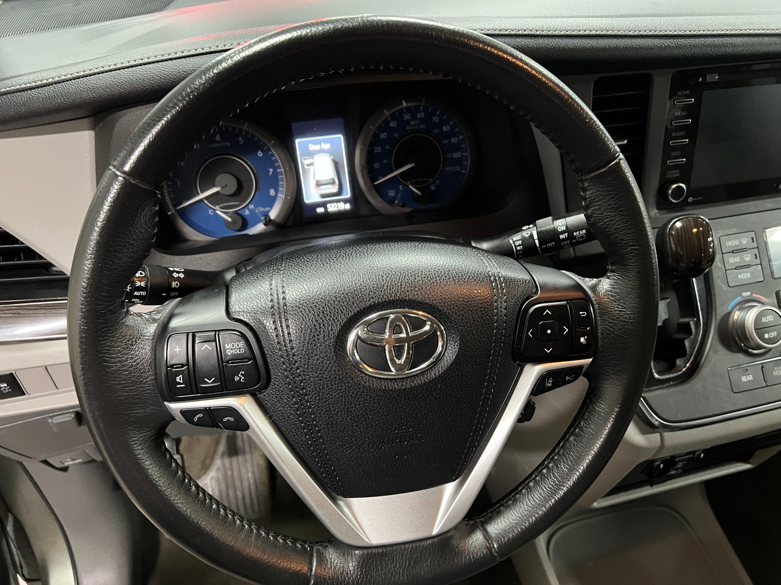 Thumbnail: 2018 Toyota Sienna - 4