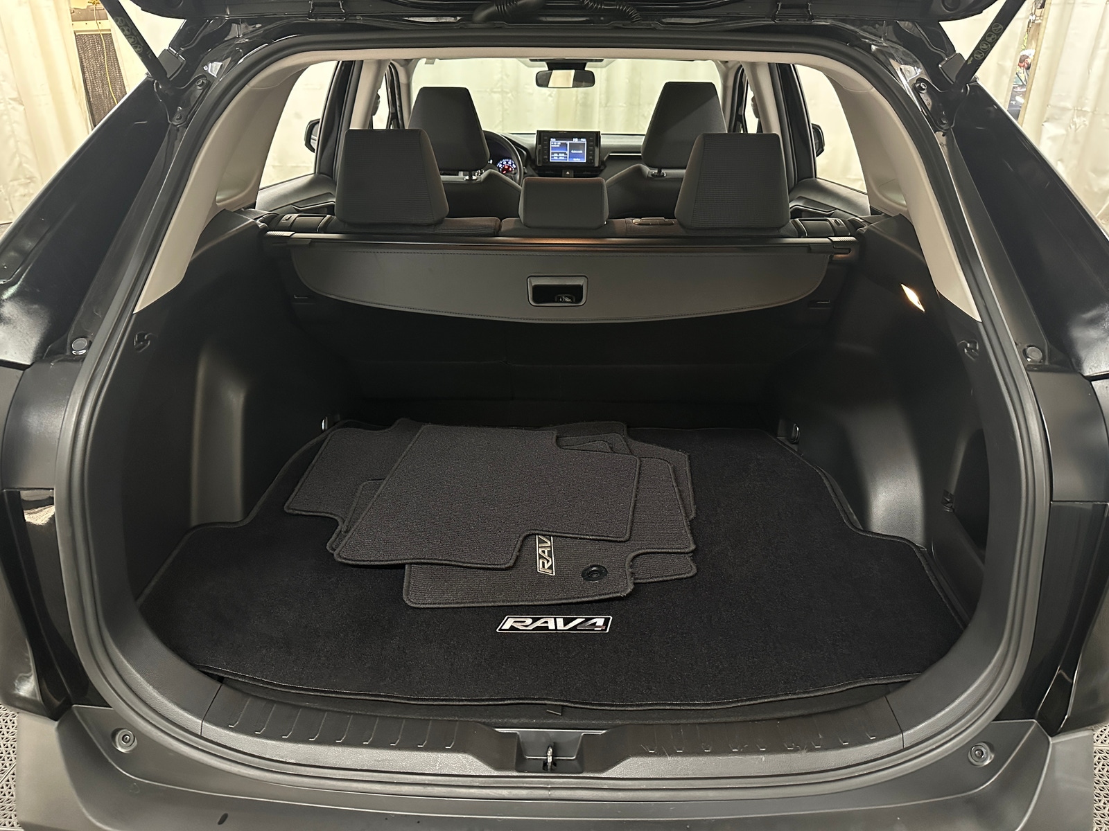 Thumbnail: 2019 Toyota RAV4 - 7