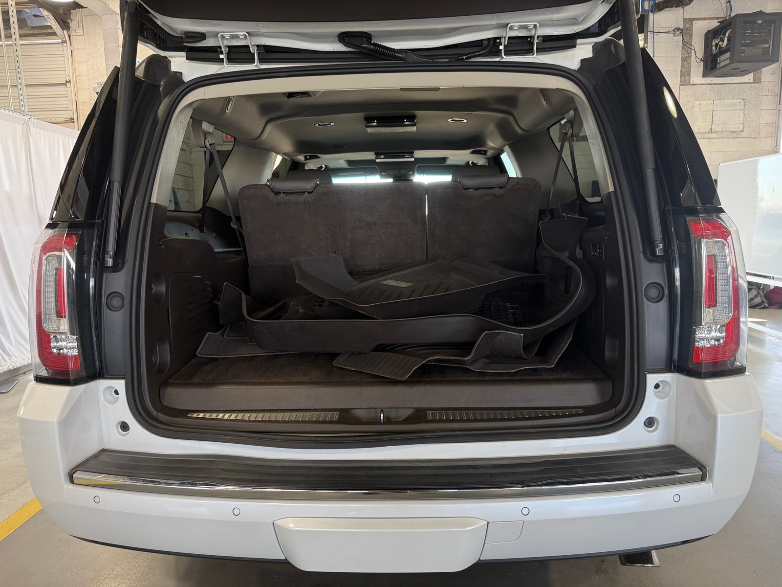 Thumbnail: 2019 GMC Yukon XL - 6