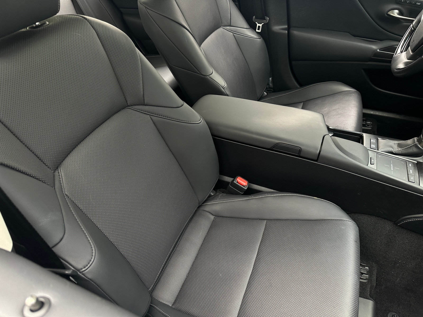 Thumbnail: 2019 Lexus ES - 2