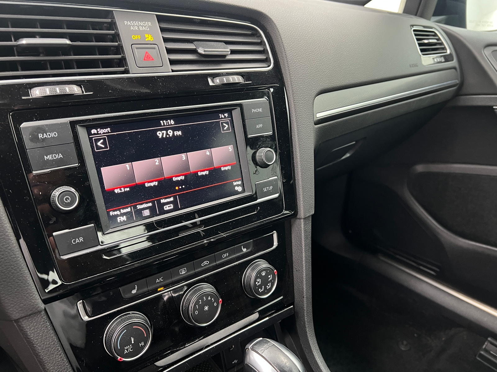 Thumbnail: 2019 Volkswagen Golf - 4