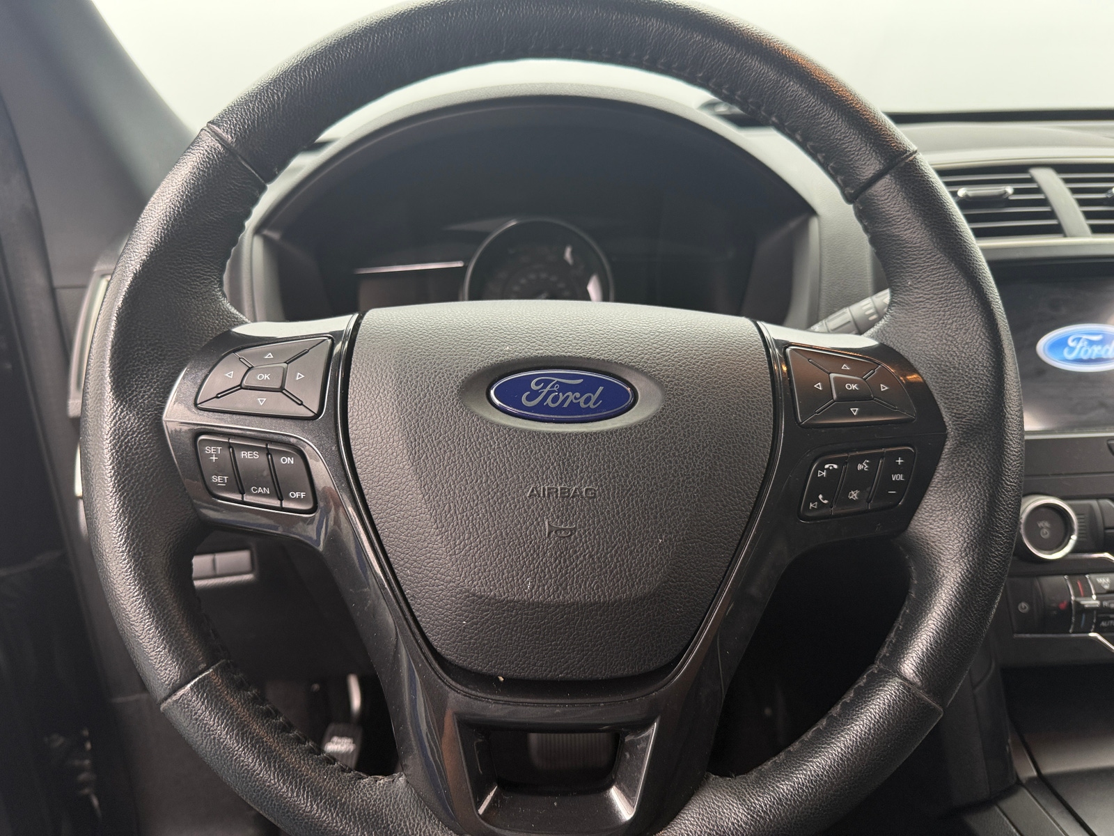 Thumbnail: 2019 Ford Explorer - 5