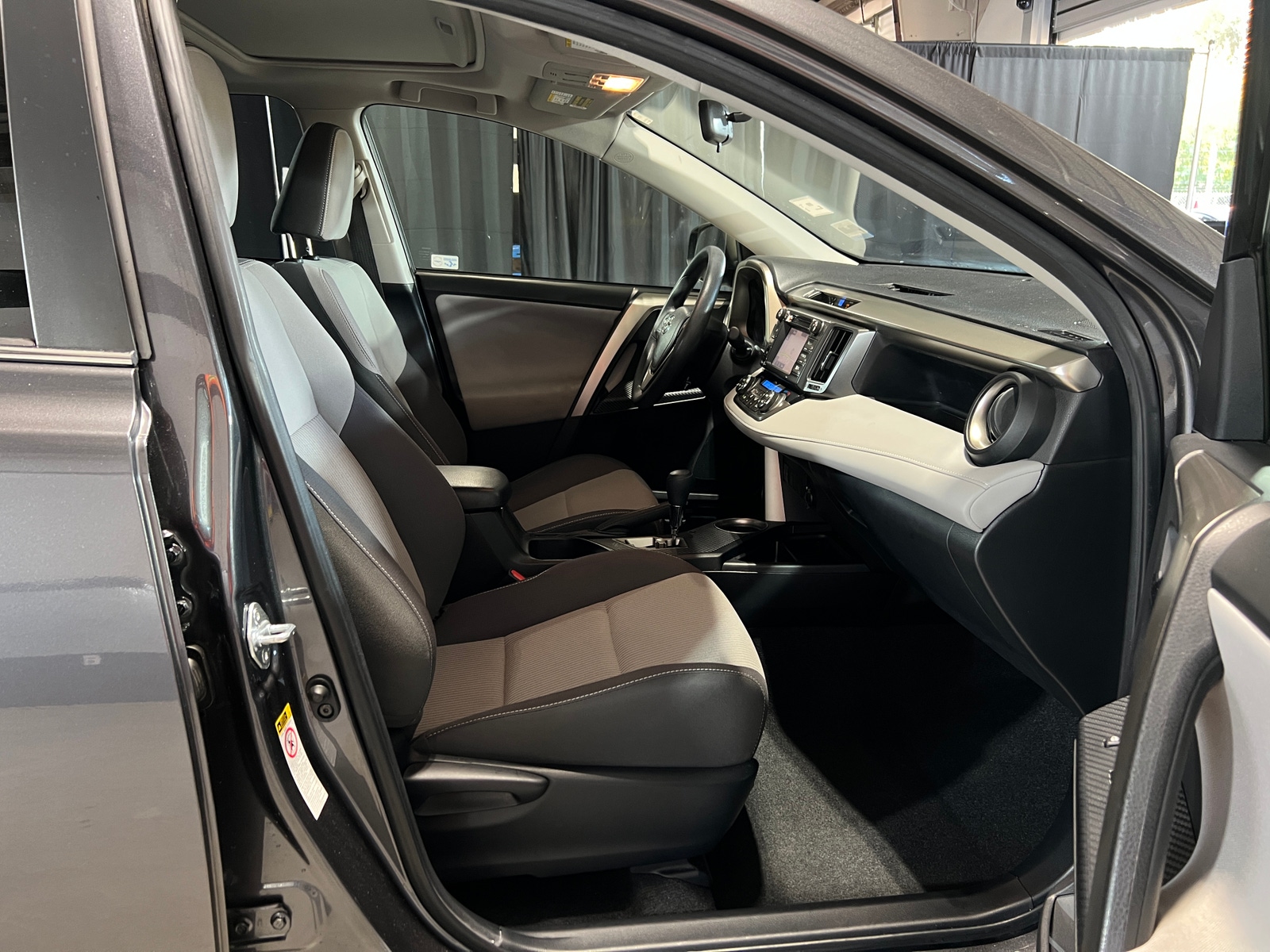Thumbnail: 2015 Toyota RAV4 - 2