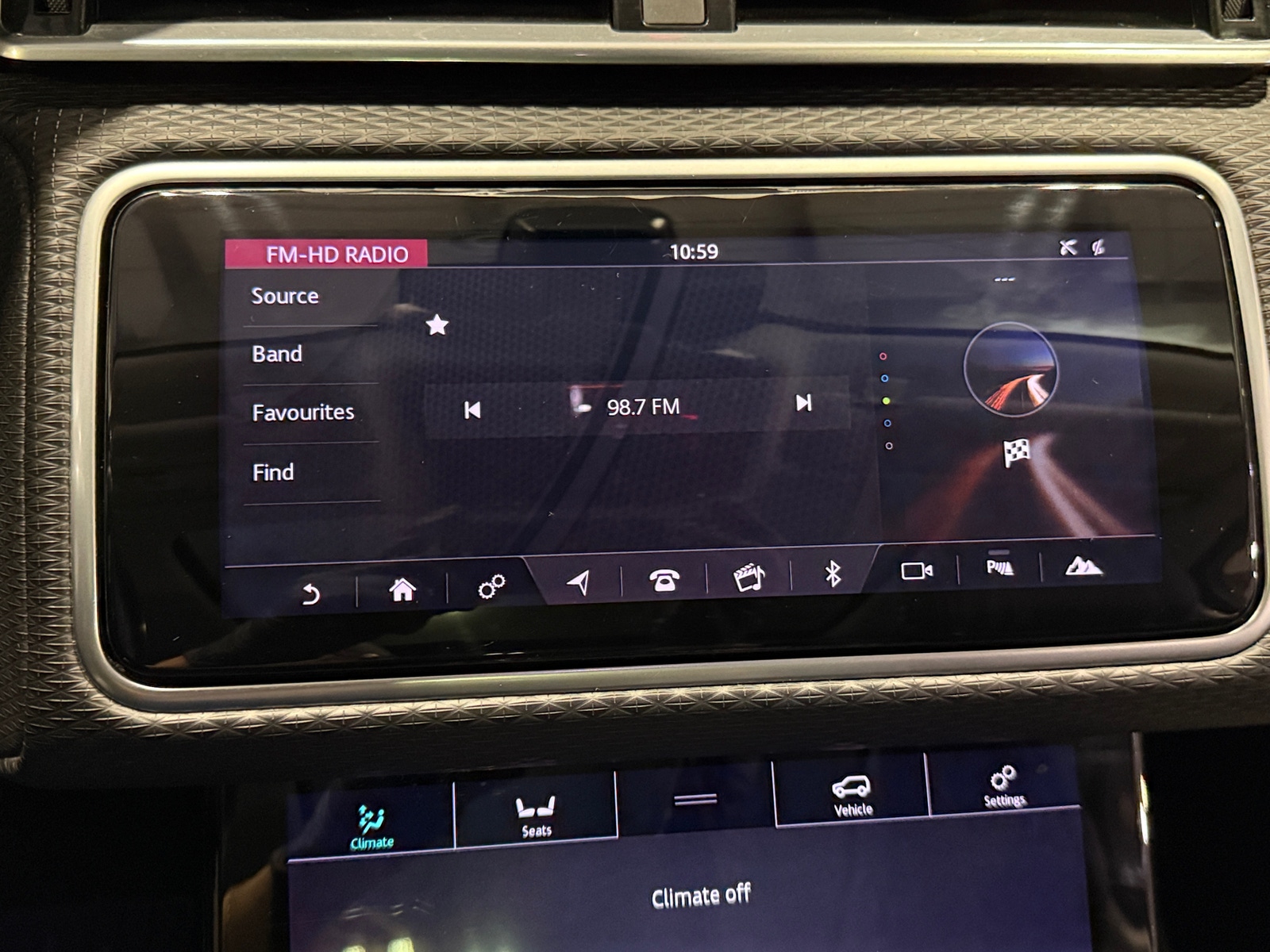 Thumbnail: 2018 Land Rover Range Rover Velar - 3