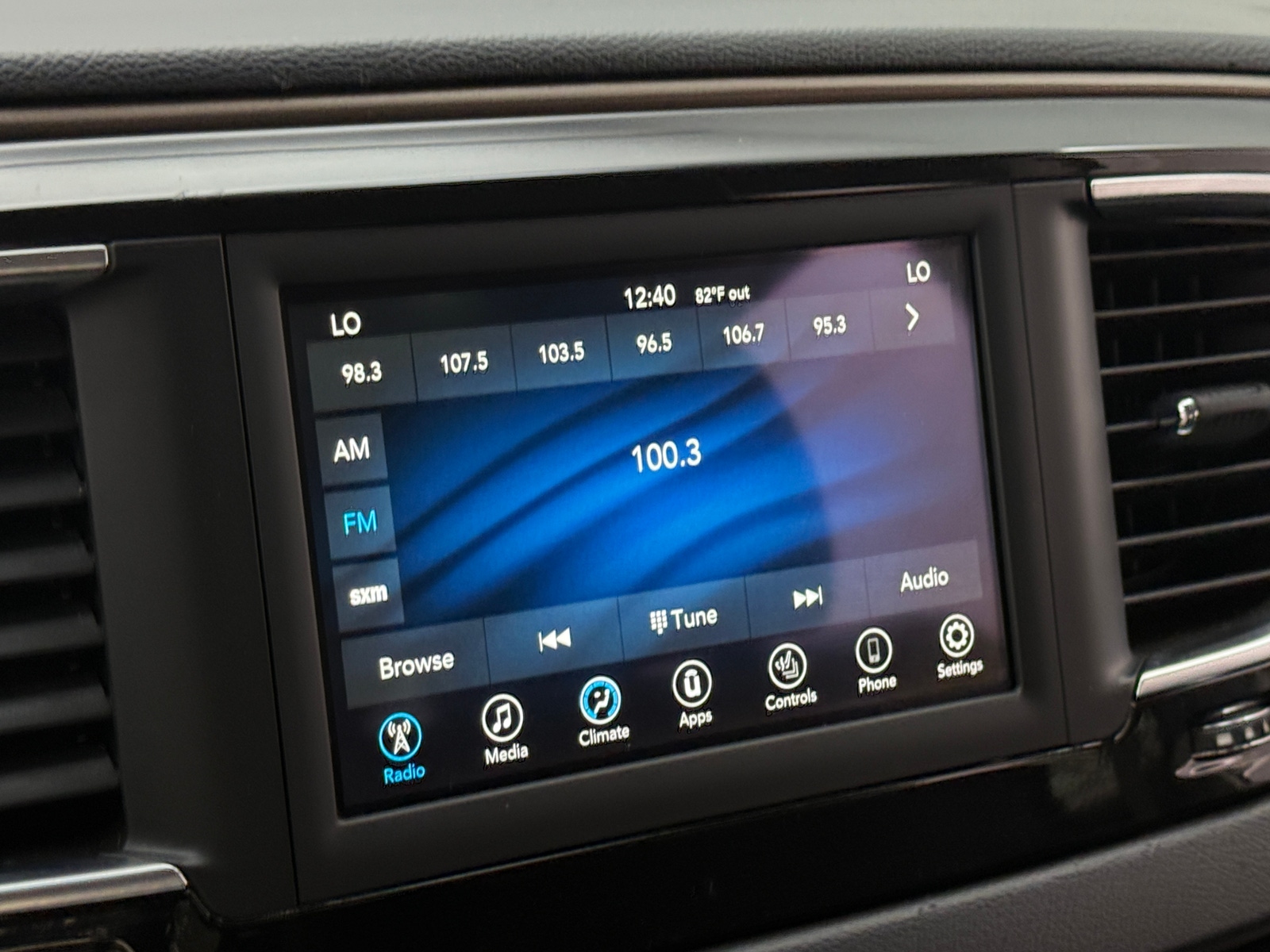 Thumbnail: 2019 Chrysler Pacifica - 3