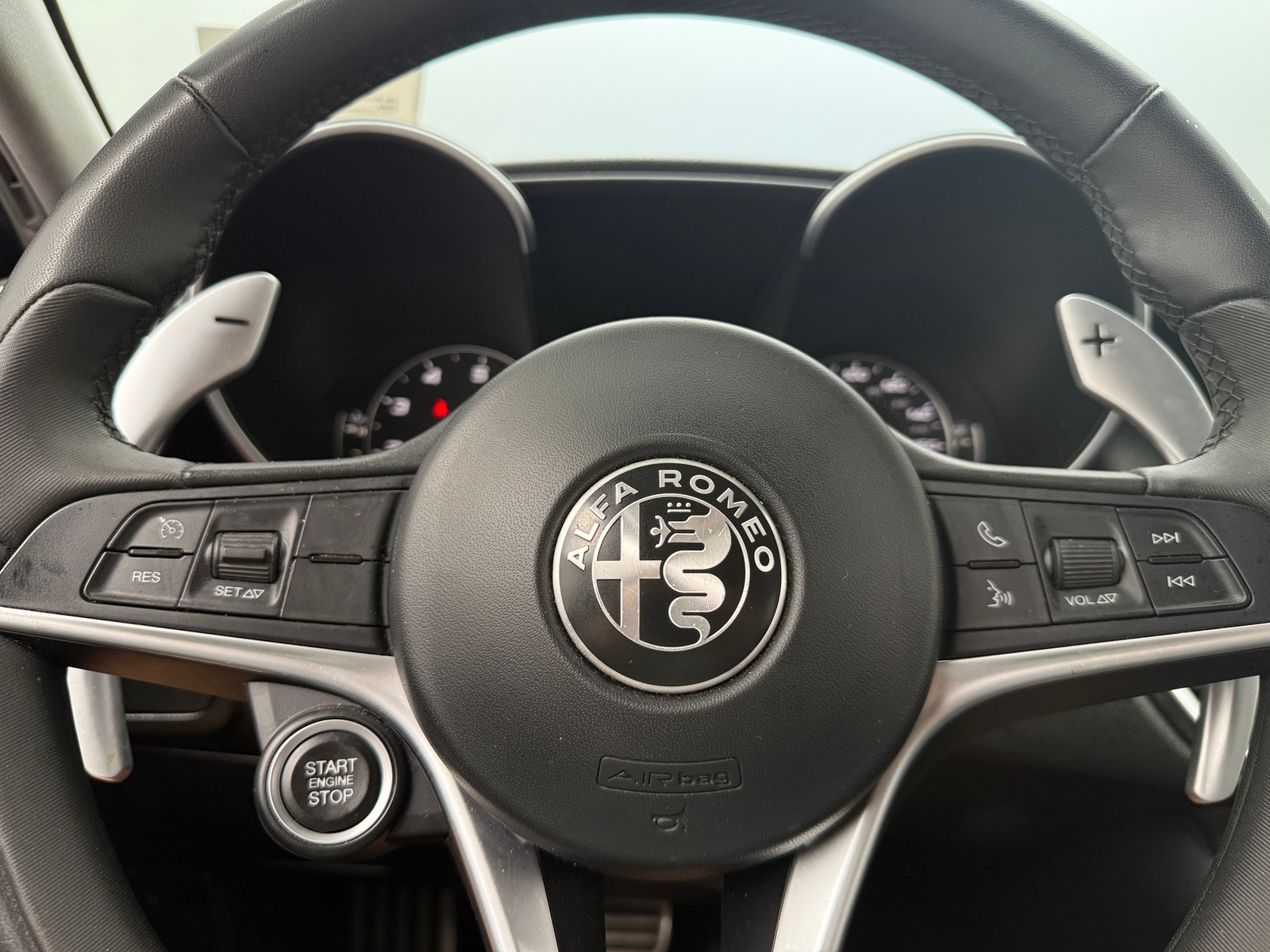 Thumbnail: 2017 Alfa Romeo Giulia - 4