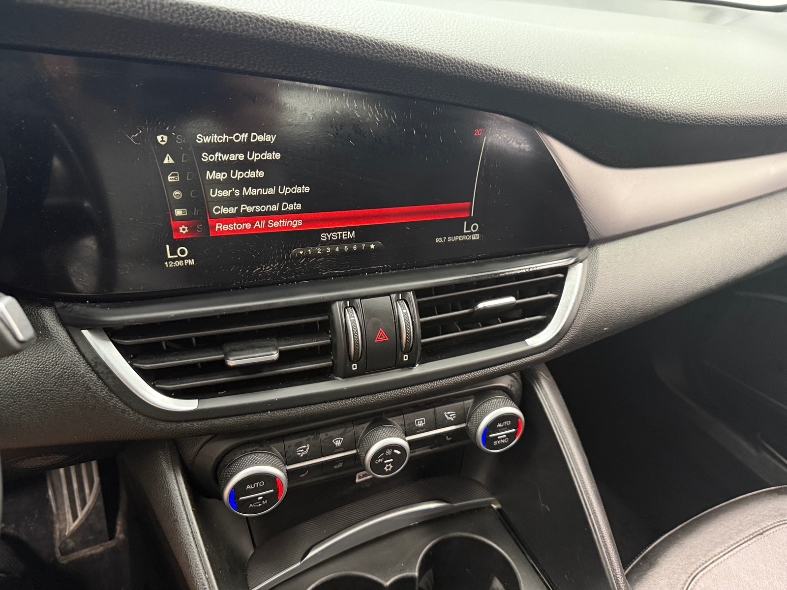 Thumbnail: 2017 Alfa Romeo Giulia - 3