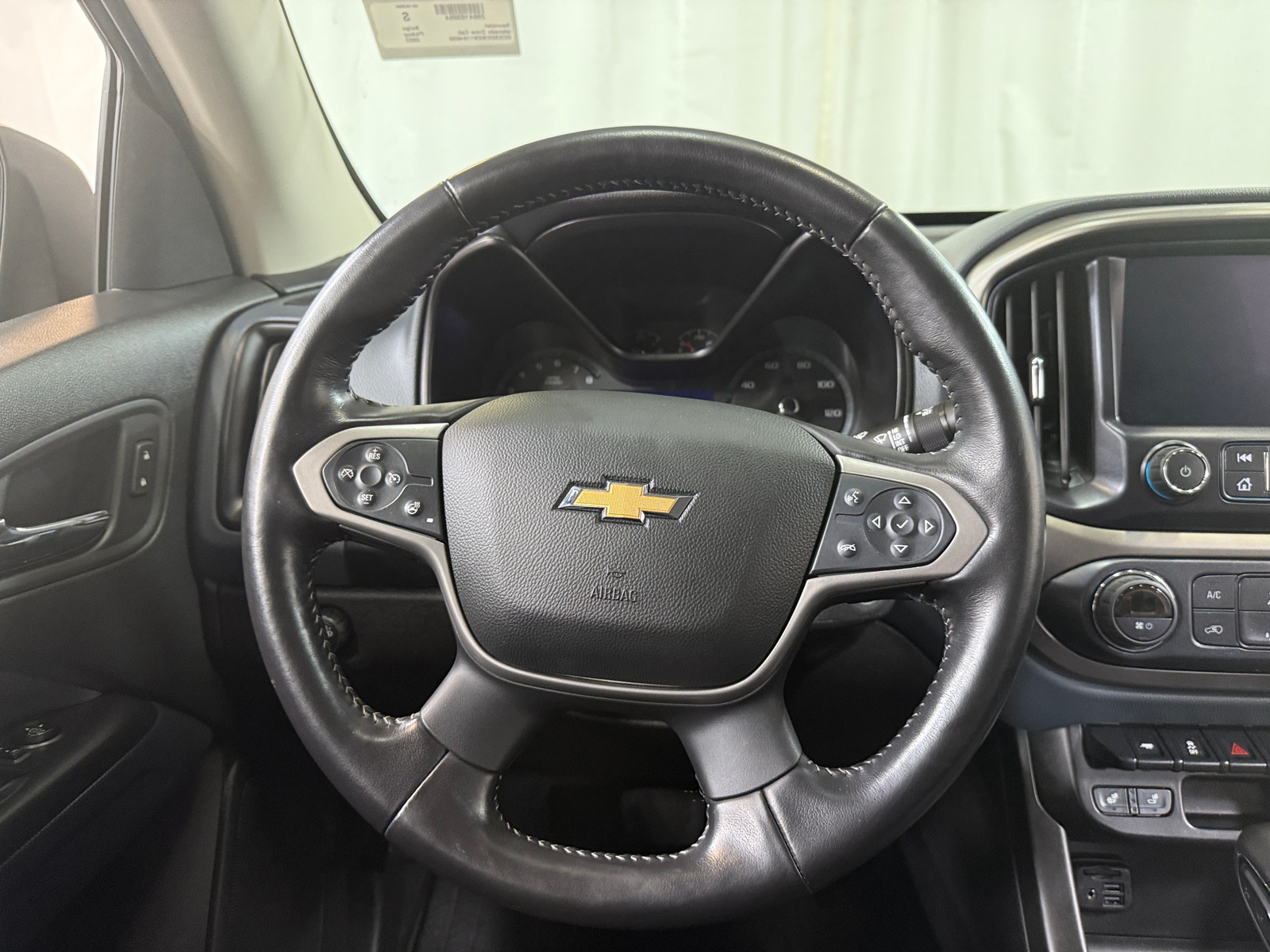 Thumbnail: 2022 Chevrolet Colorado - 4