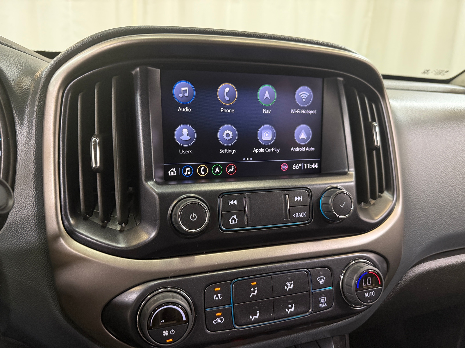 Thumbnail: 2022 Chevrolet Colorado - 3