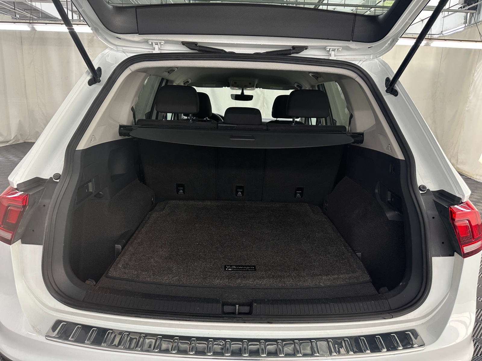 Thumbnail: 2021 Volkswagen Tiguan - 7