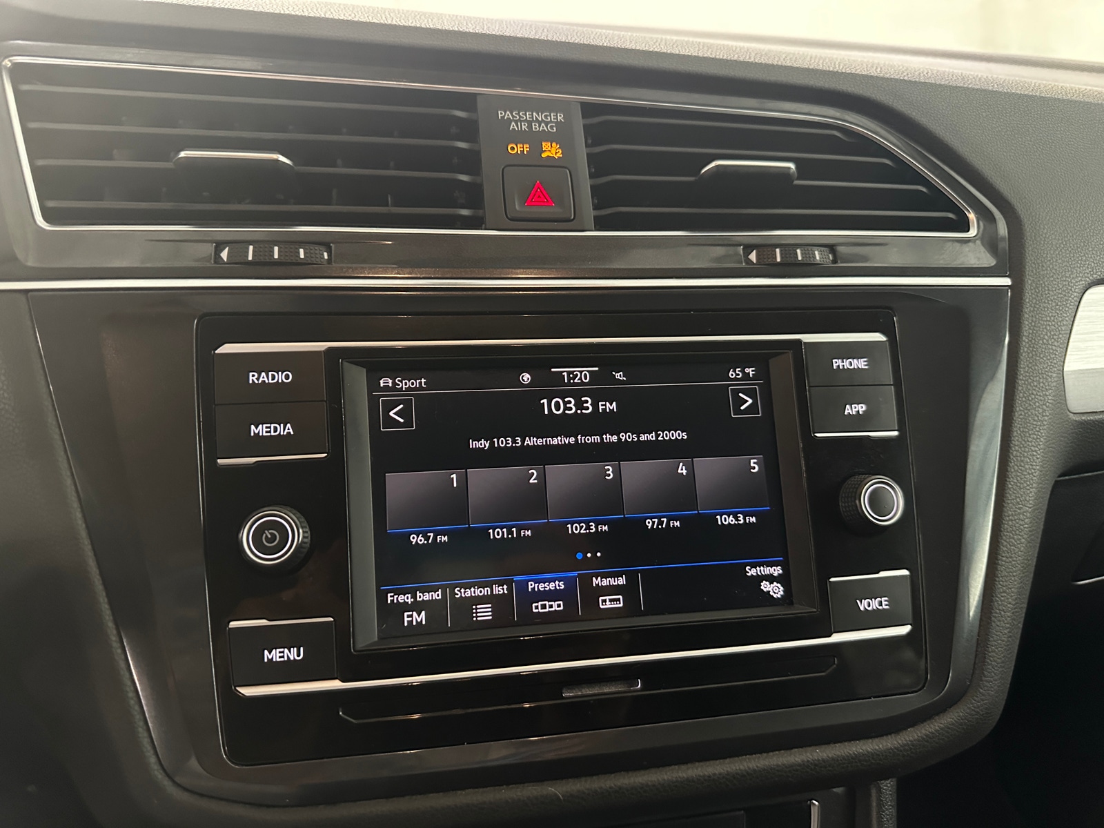 Thumbnail: 2021 Volkswagen Tiguan - 4