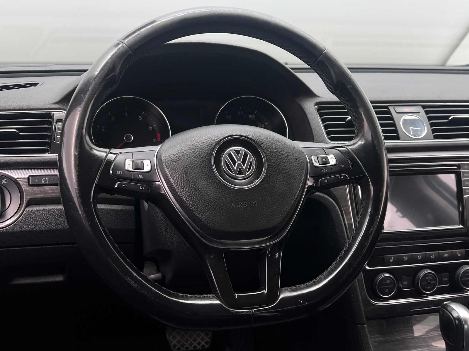 Thumbnail: 2017 Volkswagen Passat - 4