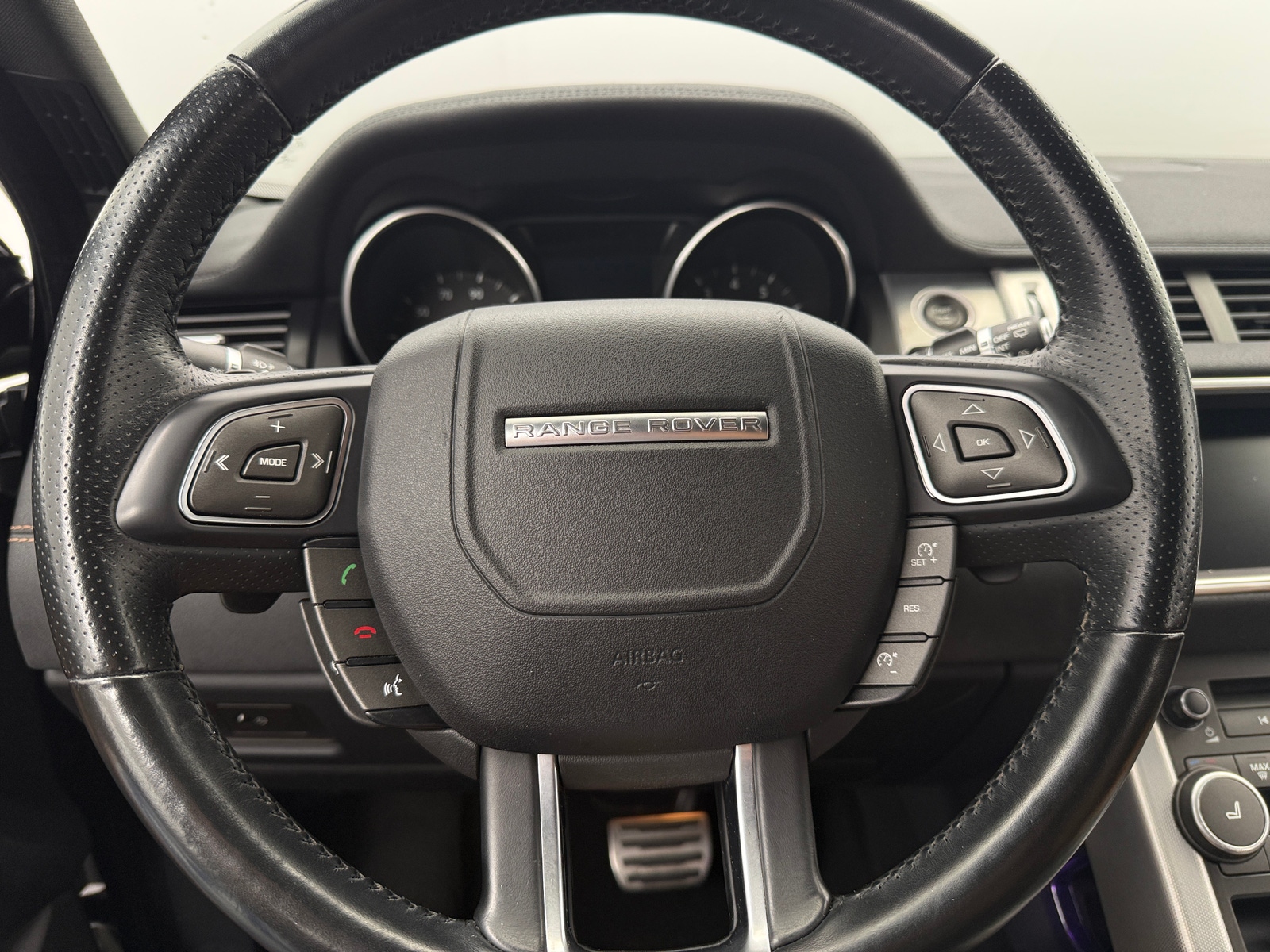 Thumbnail: 2017 Land Rover Range Rover Evoque - 4