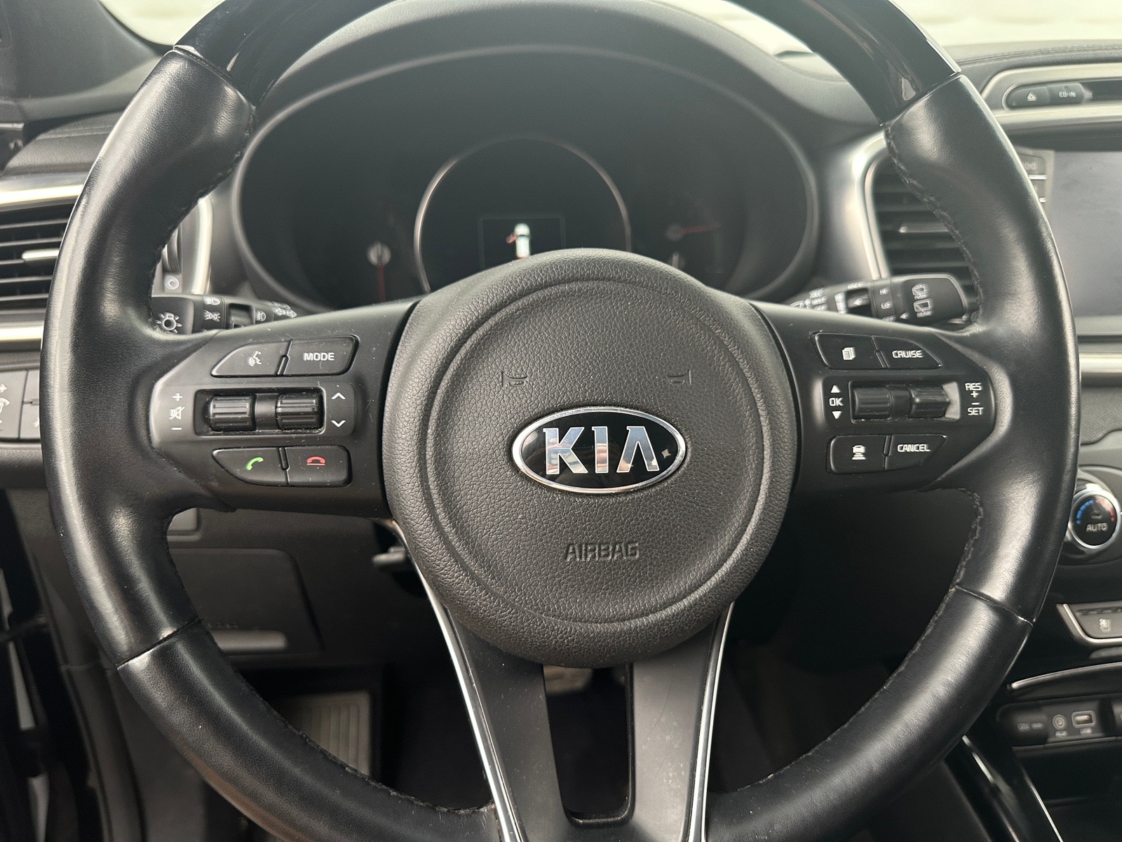 Thumbnail: 2016 Kia Sorento - 4
