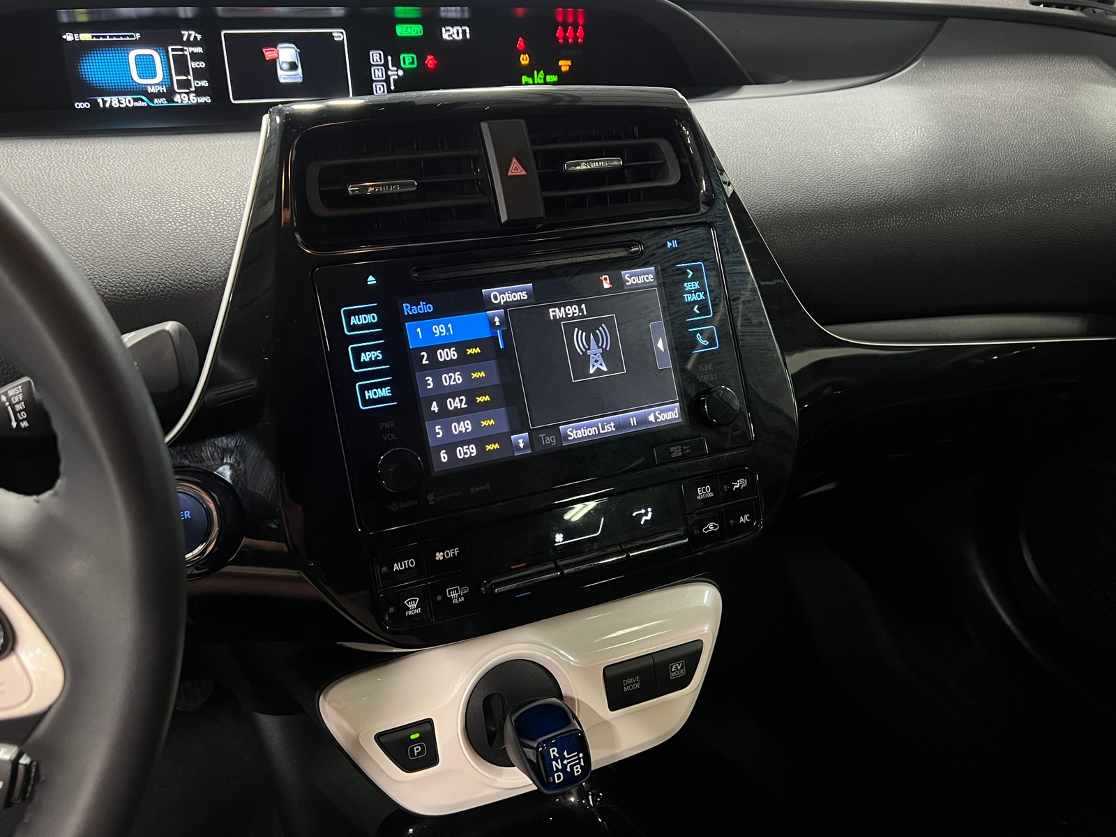 Thumbnail: 2018 Toyota Prius - 3