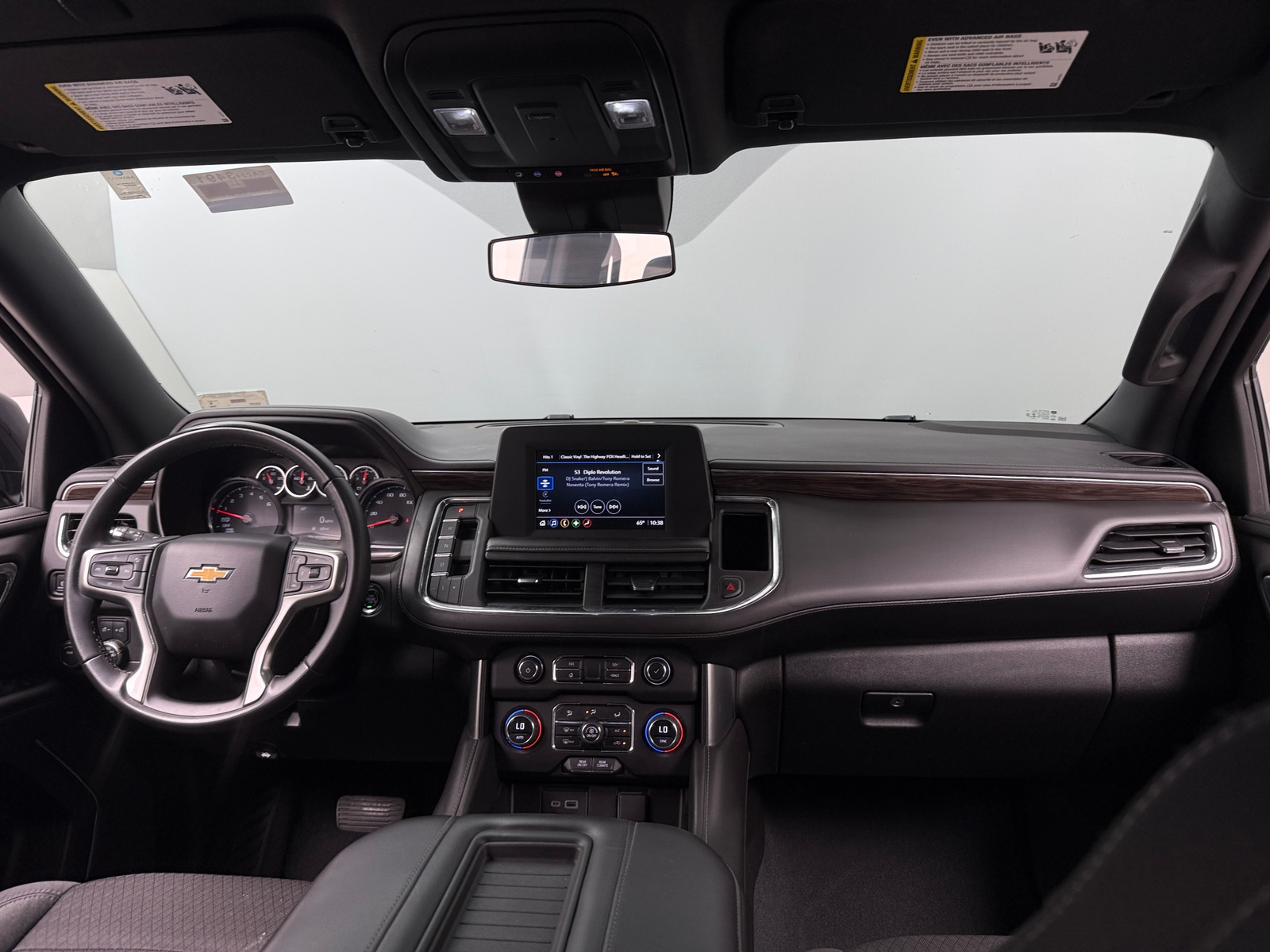 Thumbnail: 2023 Chevrolet Suburban - 3