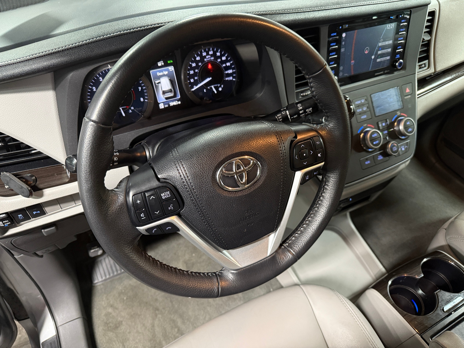Thumbnail: 2018 Toyota Sienna - 4