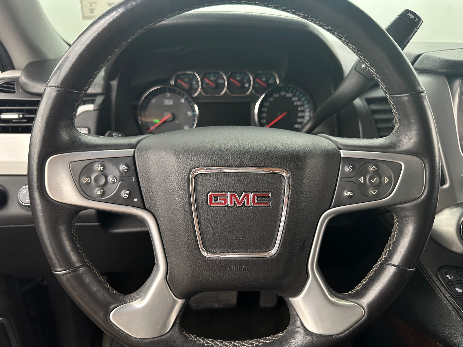 Thumbnail: 2017 GMC Yukon XL - 4