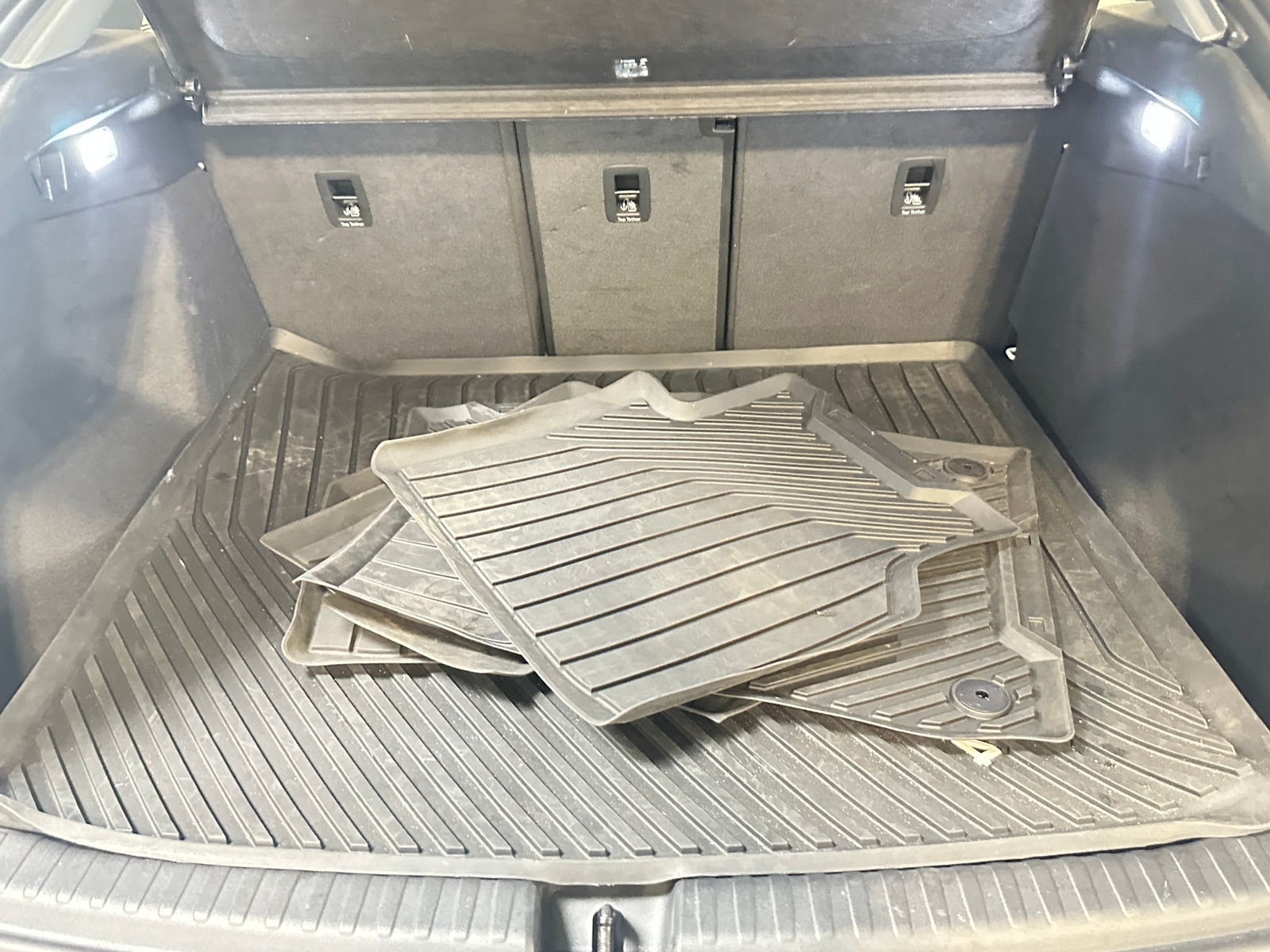 Thumbnail: 2023 Audi Q4 e-tron - 6