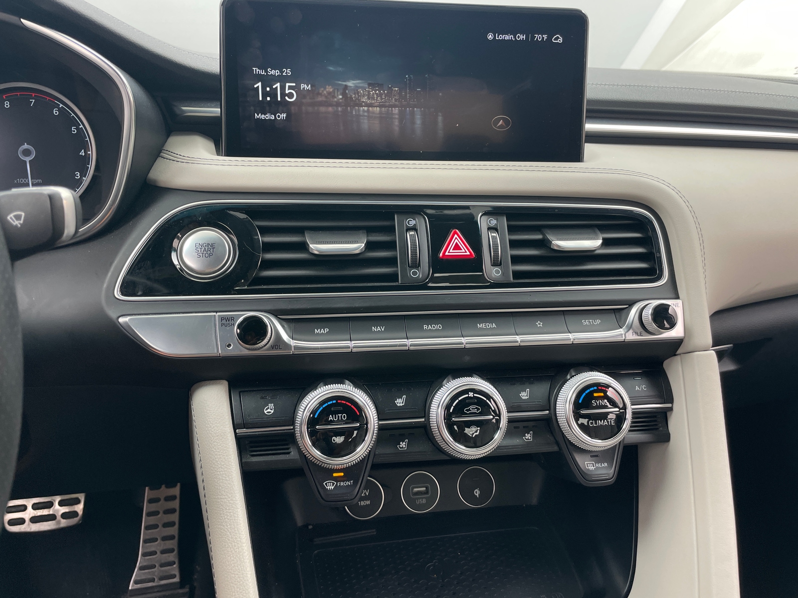 Thumbnail: 2023 Genesis G70 - 3